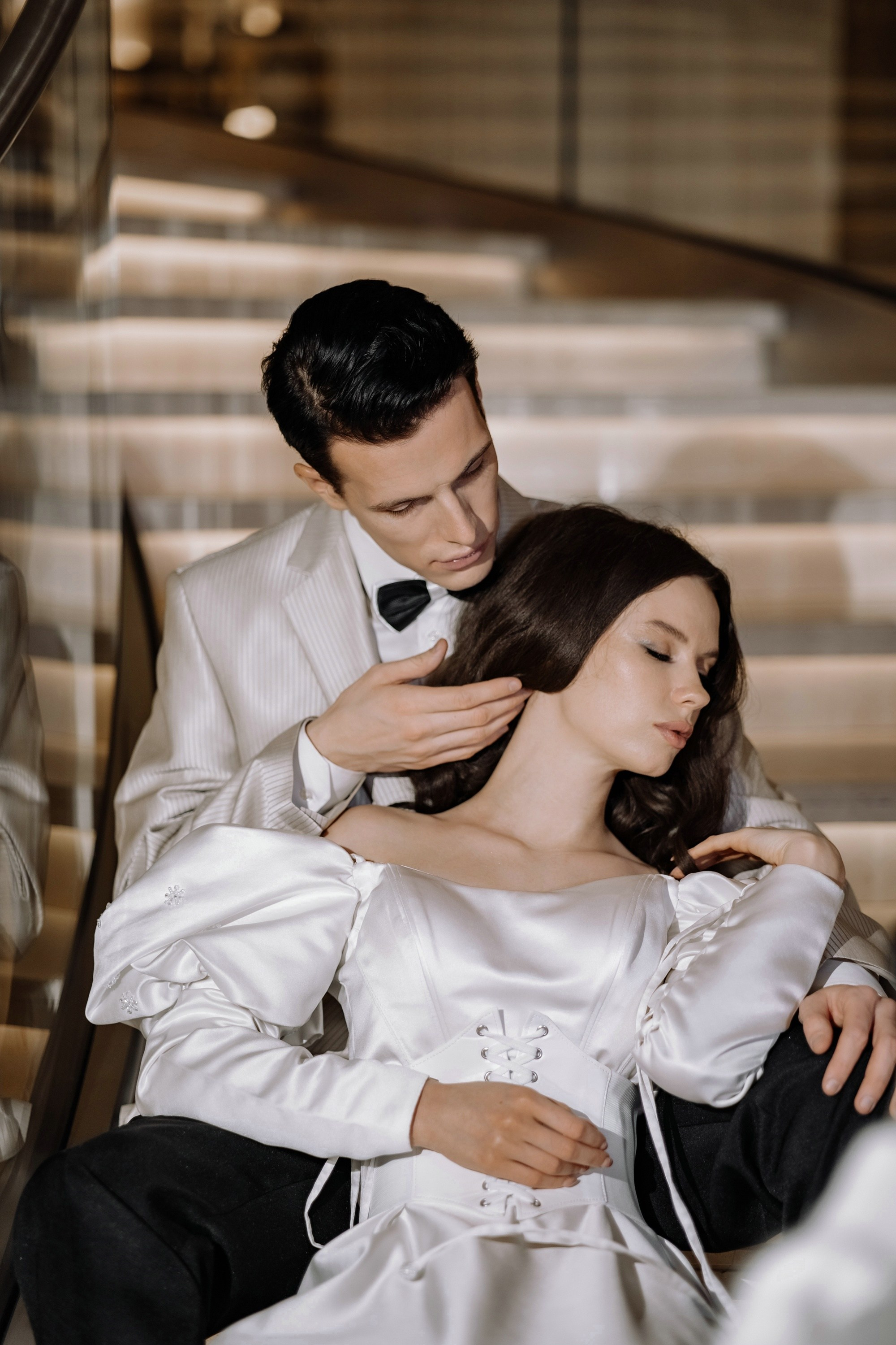 Фотосессия свадьбы на лестнице в Hyatt Regency Moscow Petrovsky Park. Свадебный и семейный фотограф в Москве Светлана Зоткина