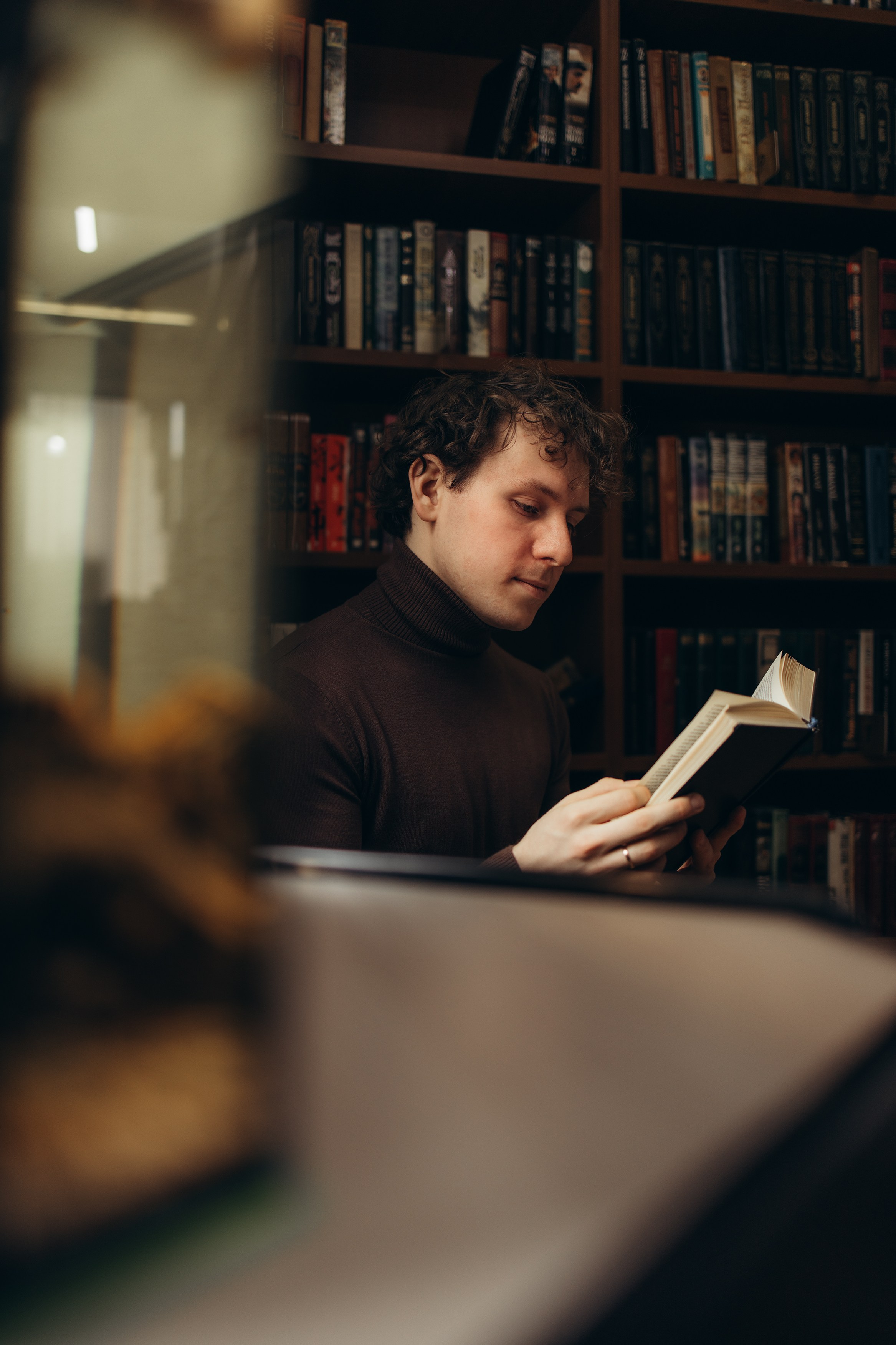 Свидание в библиотеке. Семейный фотограф, детские, семейные, лав стори съемки в Москве