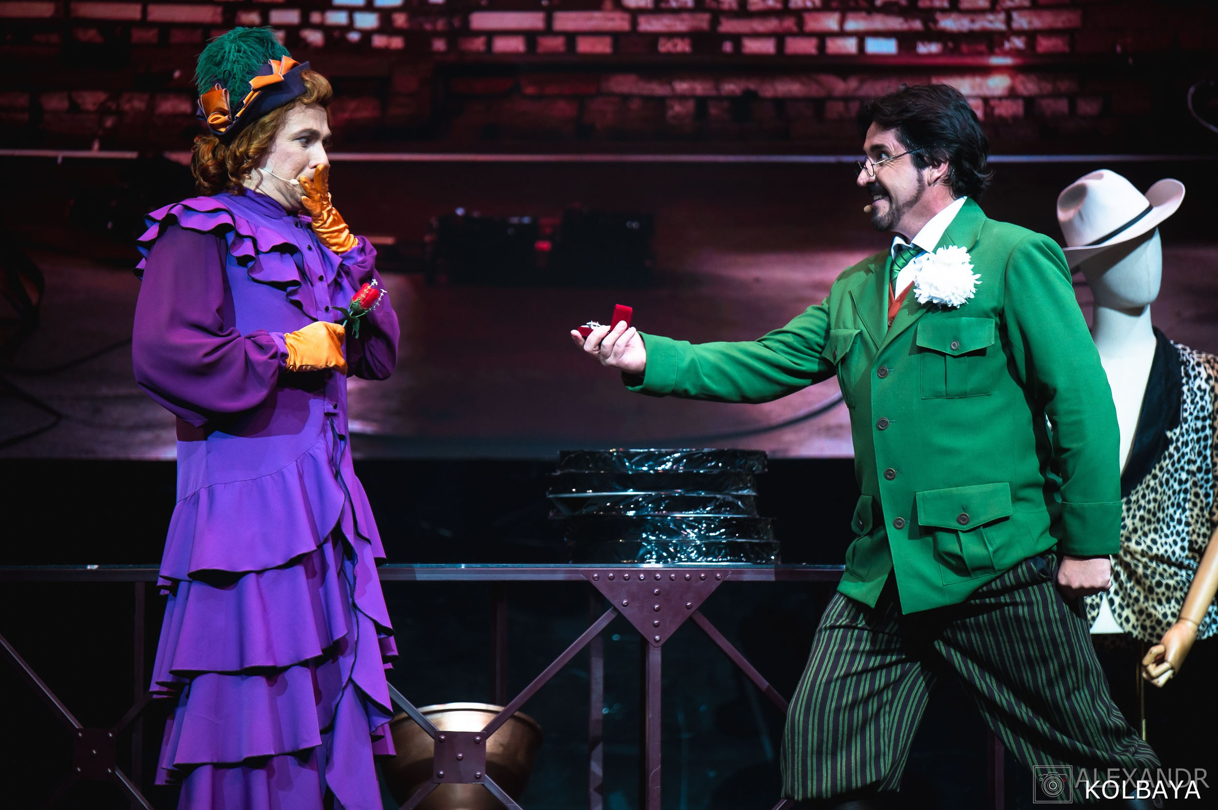 Фотографии со спектакля «Привет, я тетя Чарли». Концертный и театральный репортажный фотограф в Москве Александр Колбая