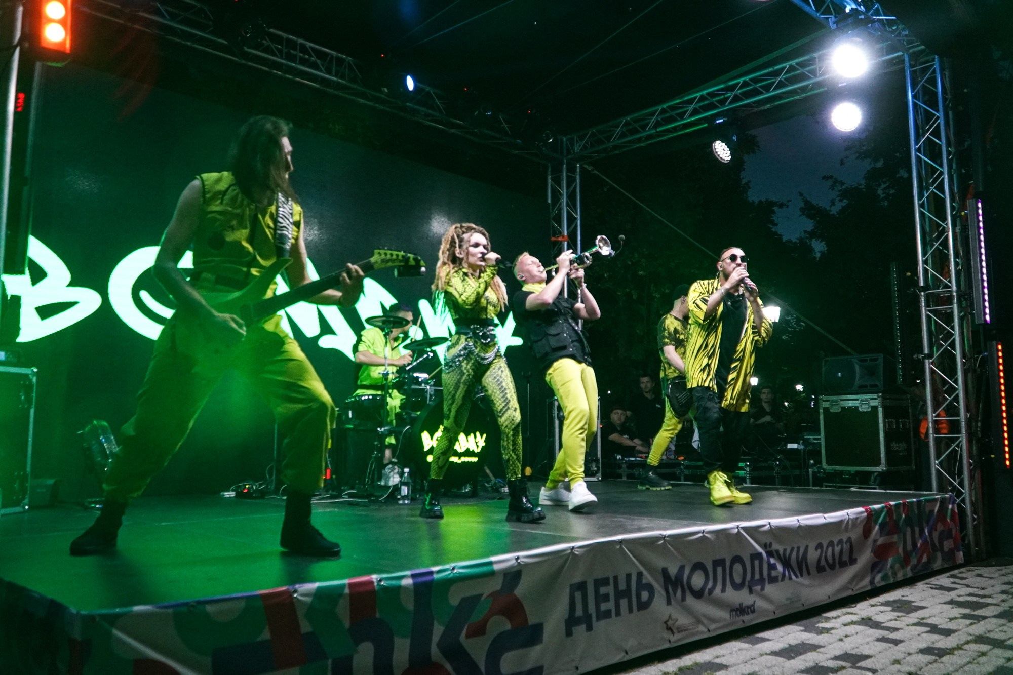 Концерт группы Бомбей. Репортажный, промышленный и маркетплейс-фотограф Дмитрий Чернат