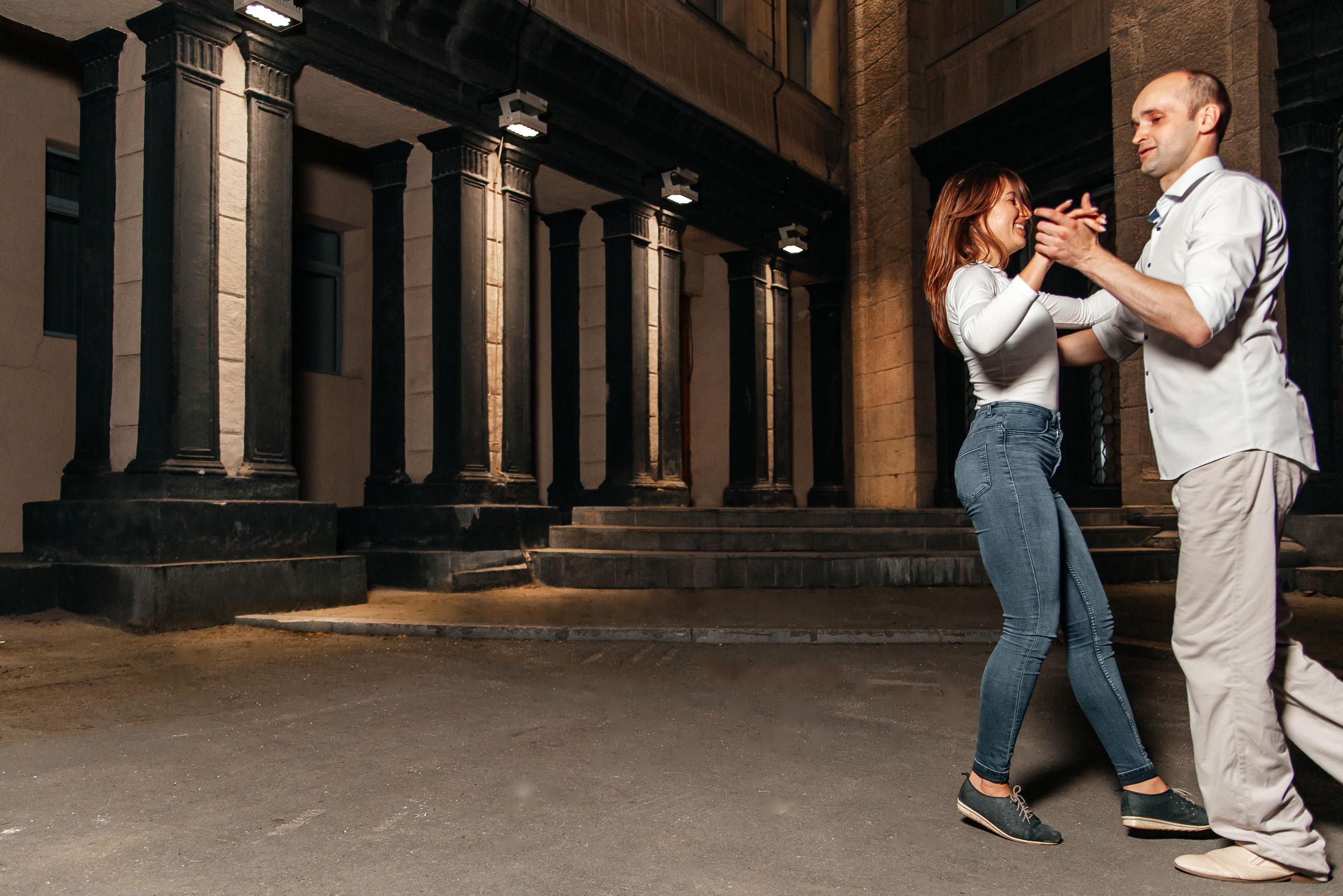 Ipanema танцуют ночью. Репортажный фотограф в Новосибирске