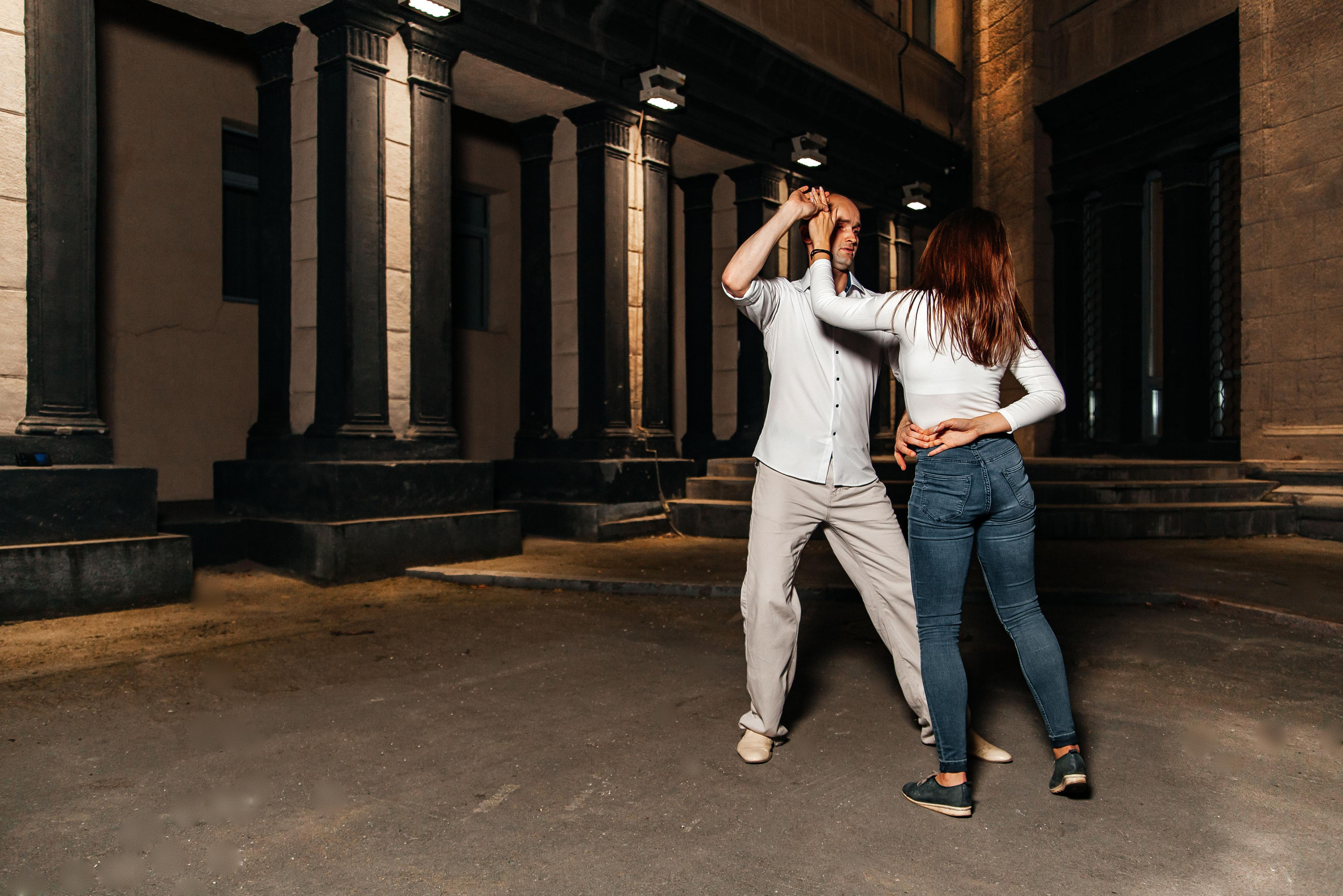 Ipanema танцуют ночью. Репортажный фотограф в Новосибирске