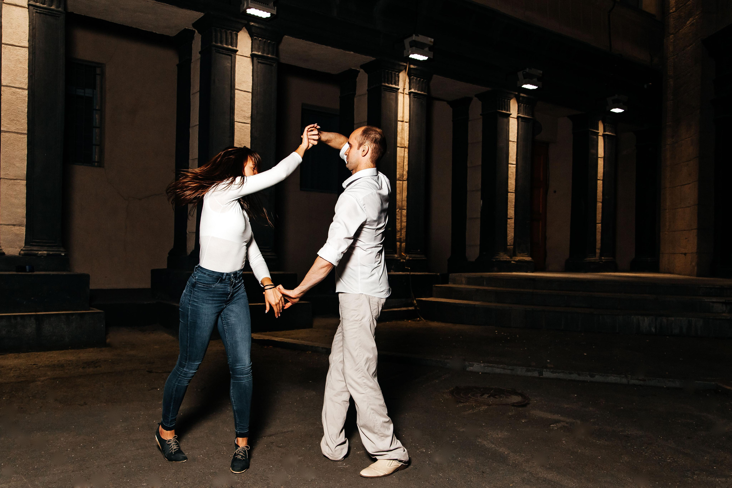 Ipanema танцуют ночью. Репортажный фотограф в Новосибирске