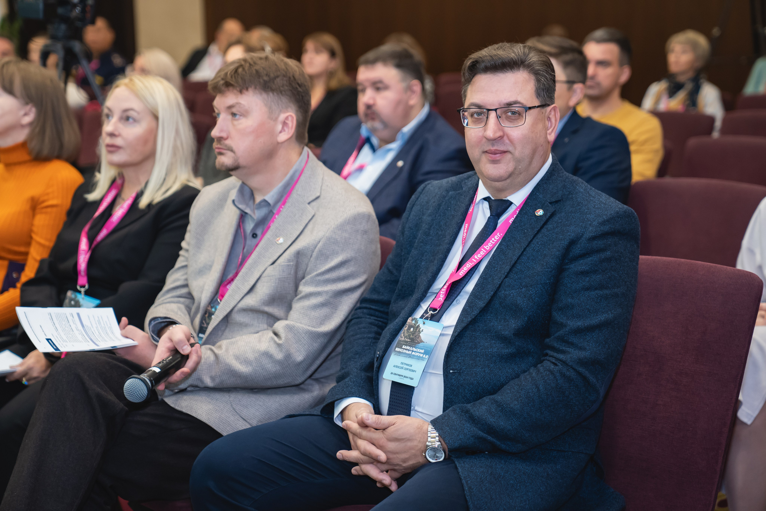 Фотосессия форумов, конференций. Занимаюсь профессиональной фотографией и живу рядом с Байкалом. Работаю в разных жанрах