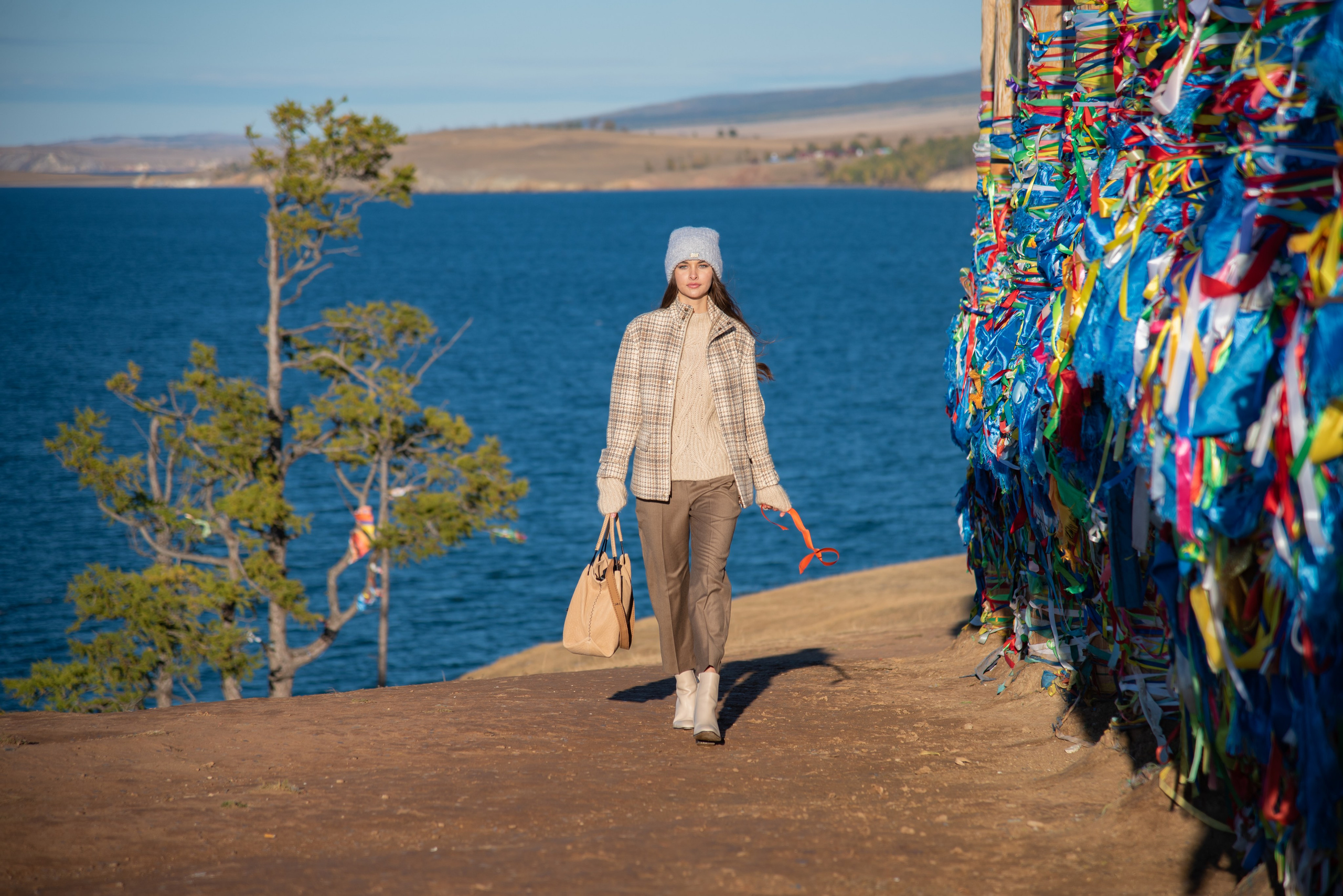 Съёмка одежды на Ольхоне. Занимаюсь профессиональной фотографией и живу рядом с Байкалом. Работаю в разных жанрах