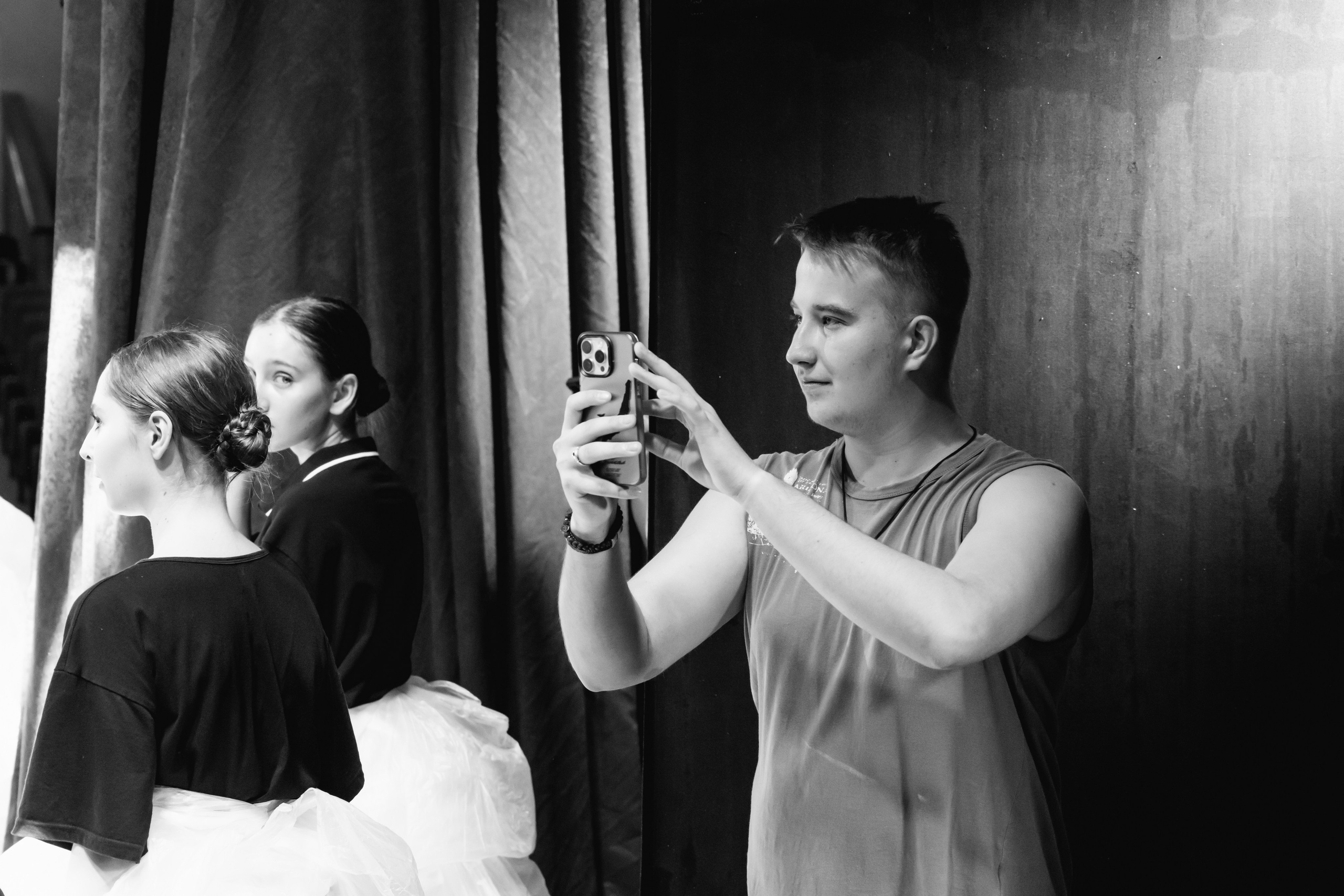 Backstage. Занимаюсь профессиональной фотографией и живу рядом с Байкалом. Работаю в разных жанрах