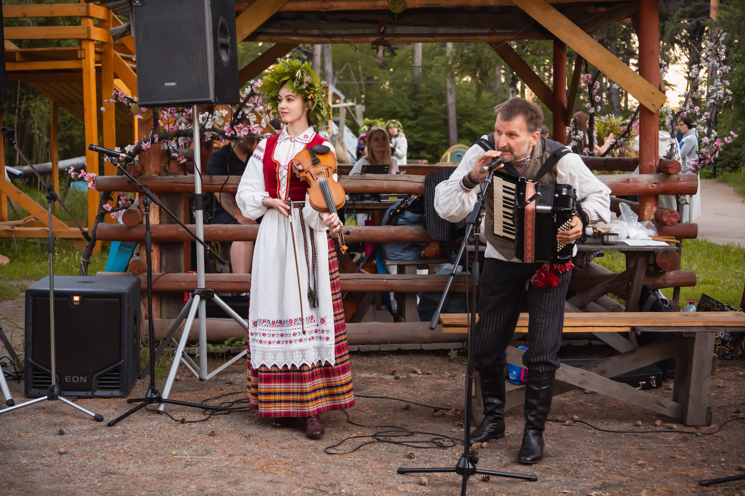 Белорусское Купалье. Занимаюсь профессиональной фотографией и живу рядом с Байкалом. Работаю в разных жанрах