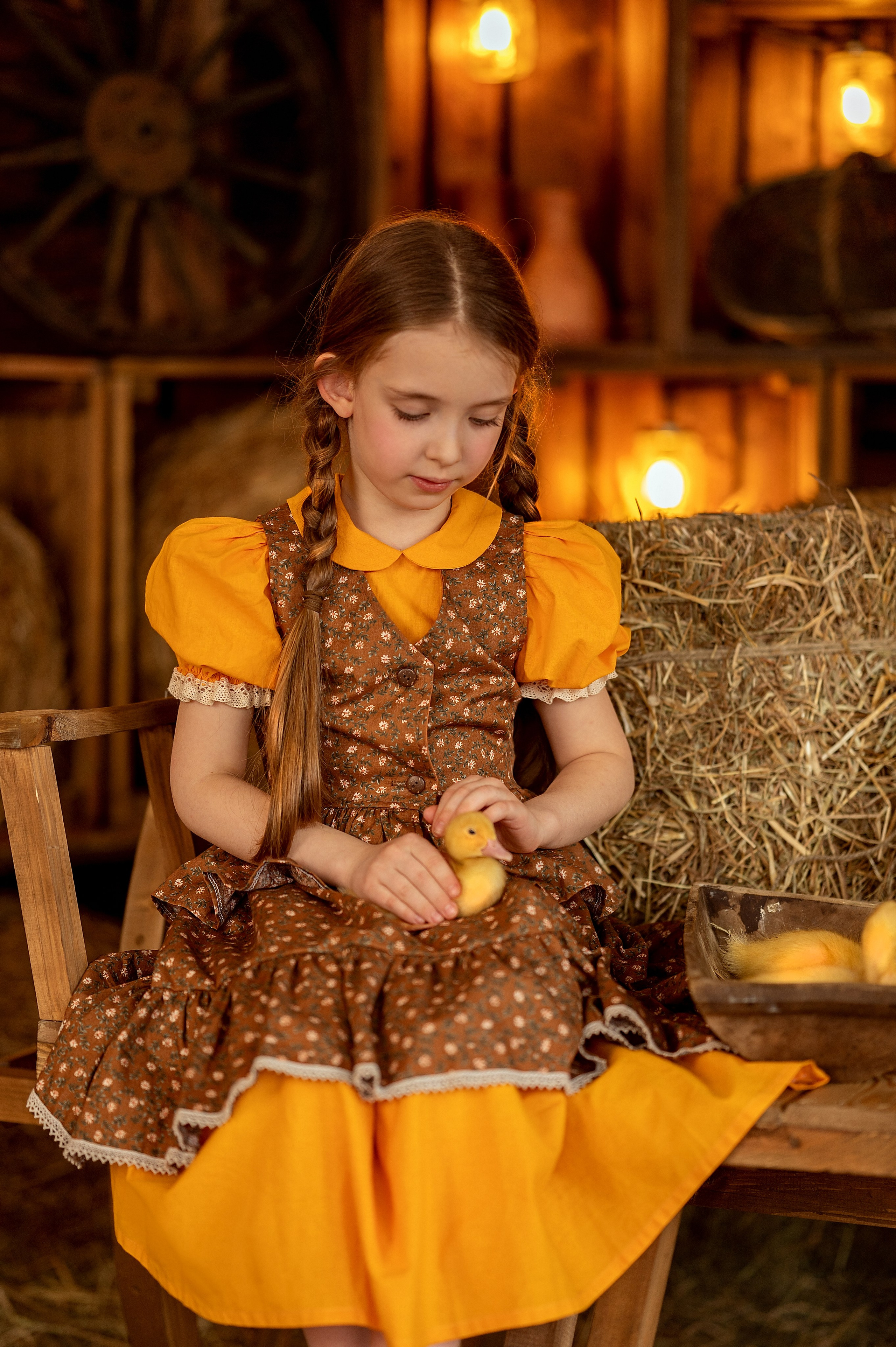 Фотосессия на сеновале Леонардо студия. Детский и семейный фотограф г. Москва Оксана Катаджи