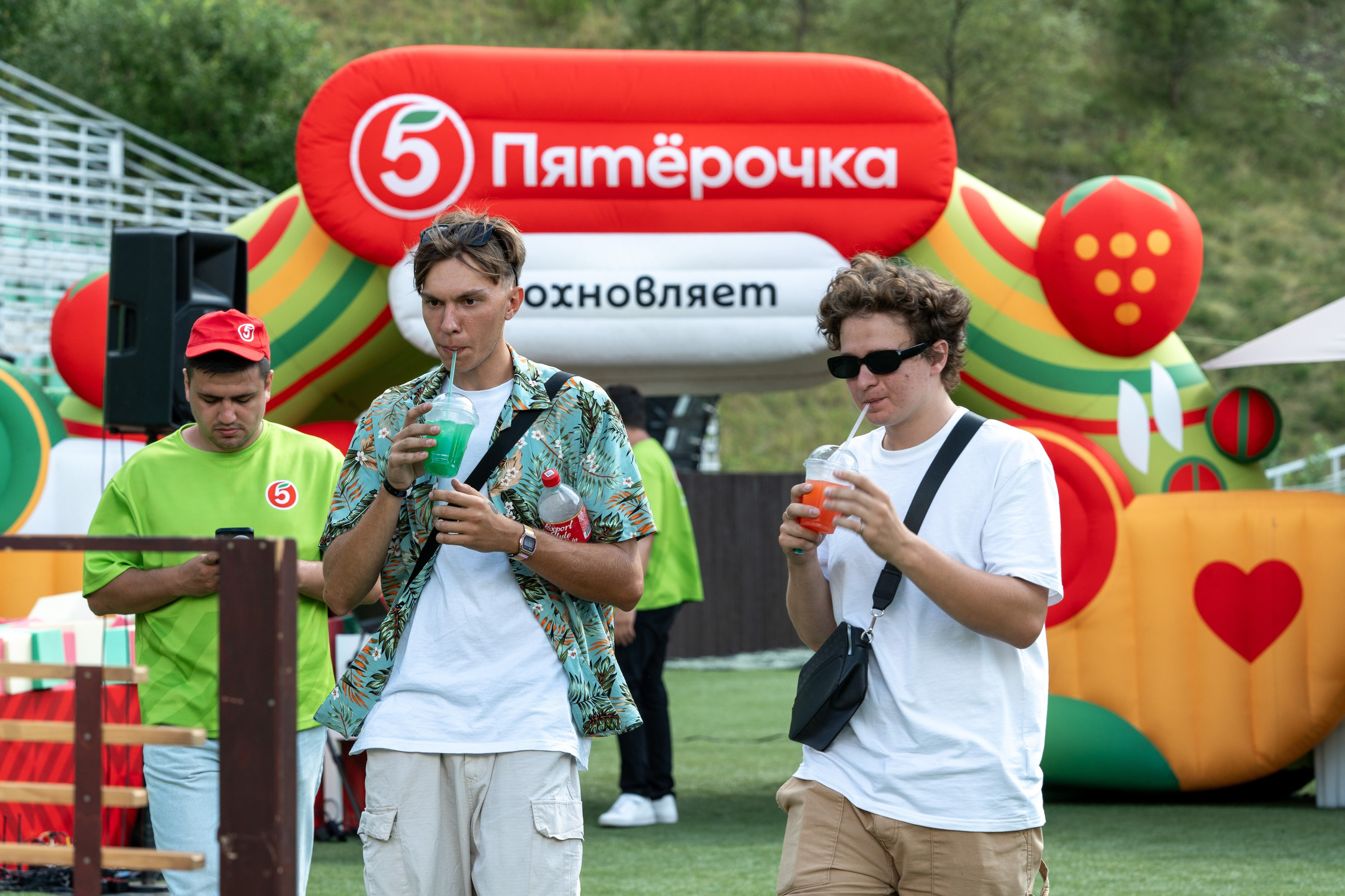 Фотоотчет партнеской интеграции для сети «Пятерочка» на фестивале «Grounded». Репортажный фотограф в Красной Поляне и Сочи Павлюченко Екатерина