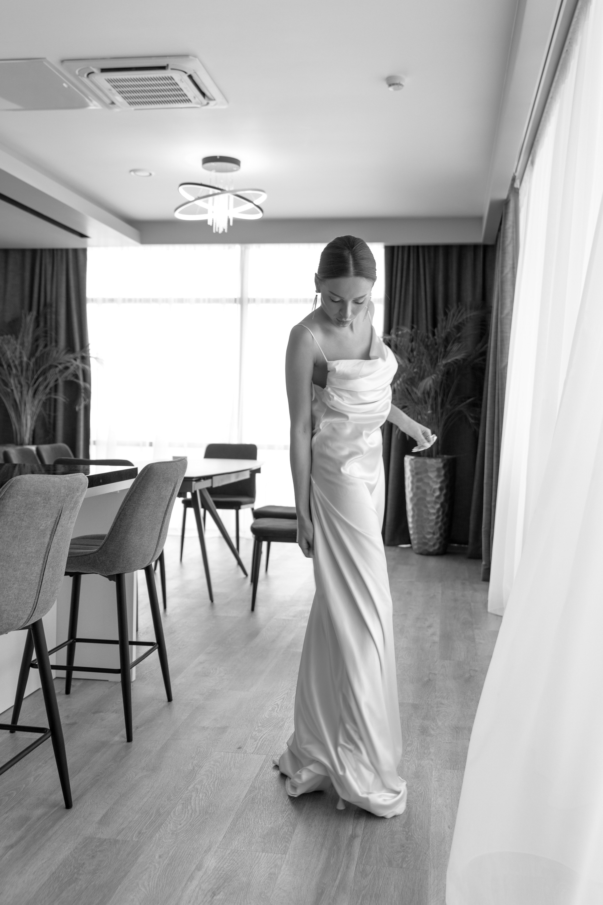 Совместные сборы в отеле. Свадебный фотограф Полина Панина