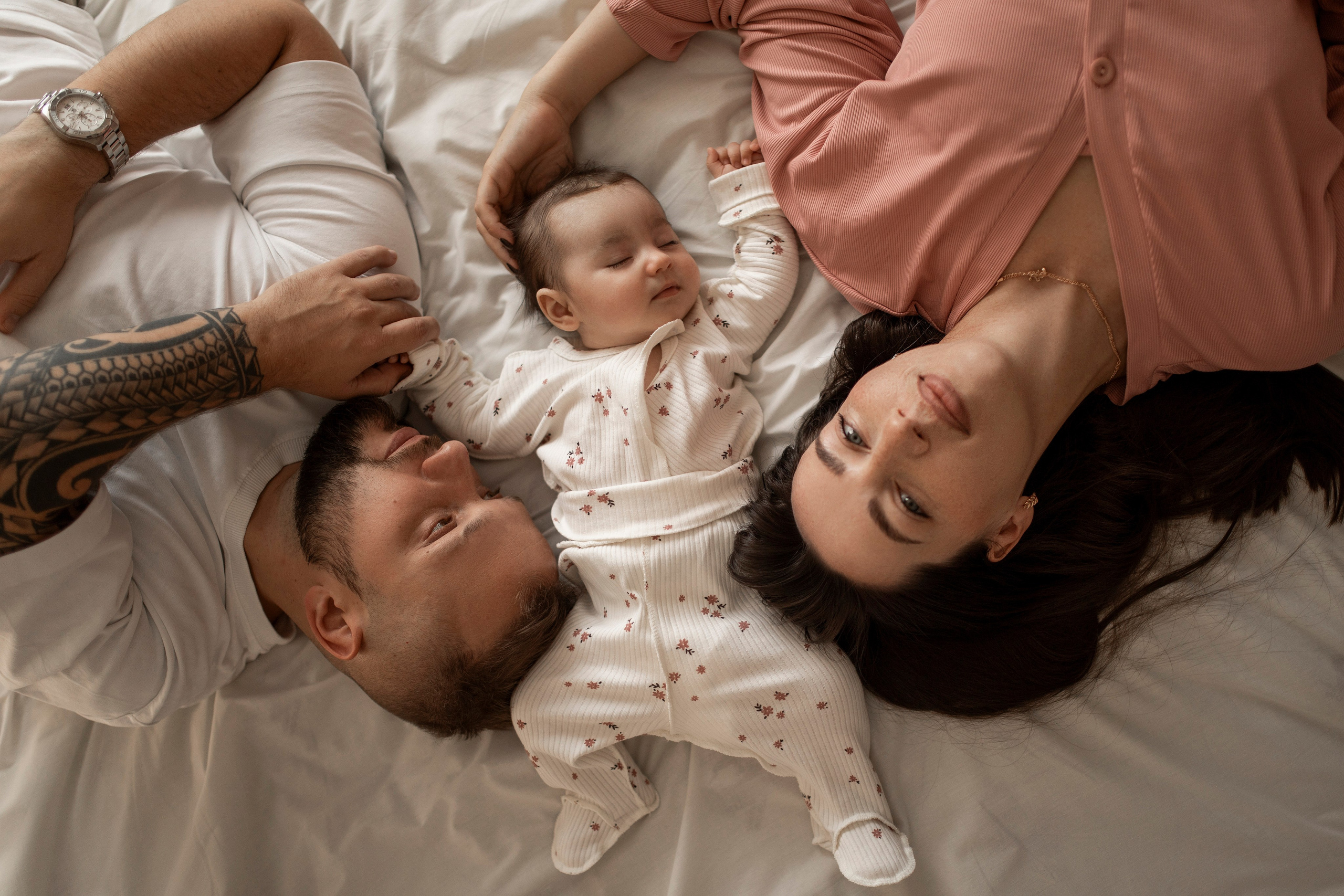 | ПЕРВЫЕ МГНОВЕНИЯ |