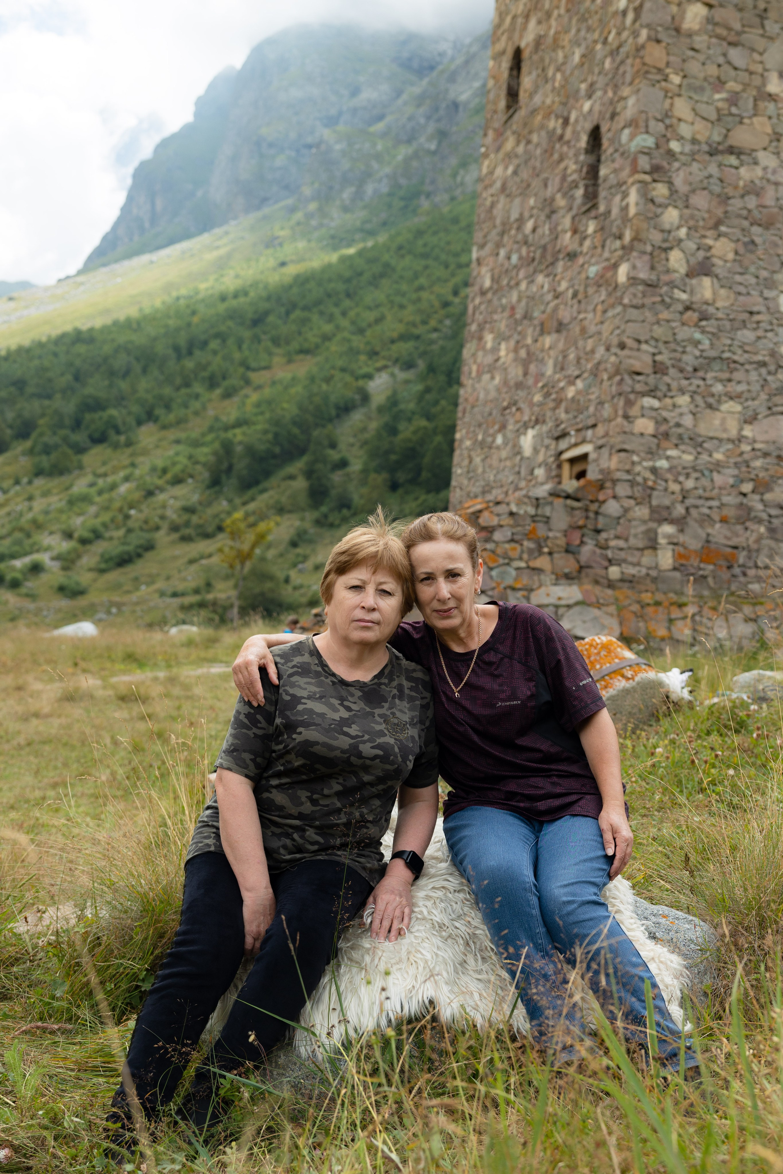 Женщины в Безенги, Черекский район, Кабардино-Балкарская Республика. Фотограф Красная Поляна — Сочи — Москва