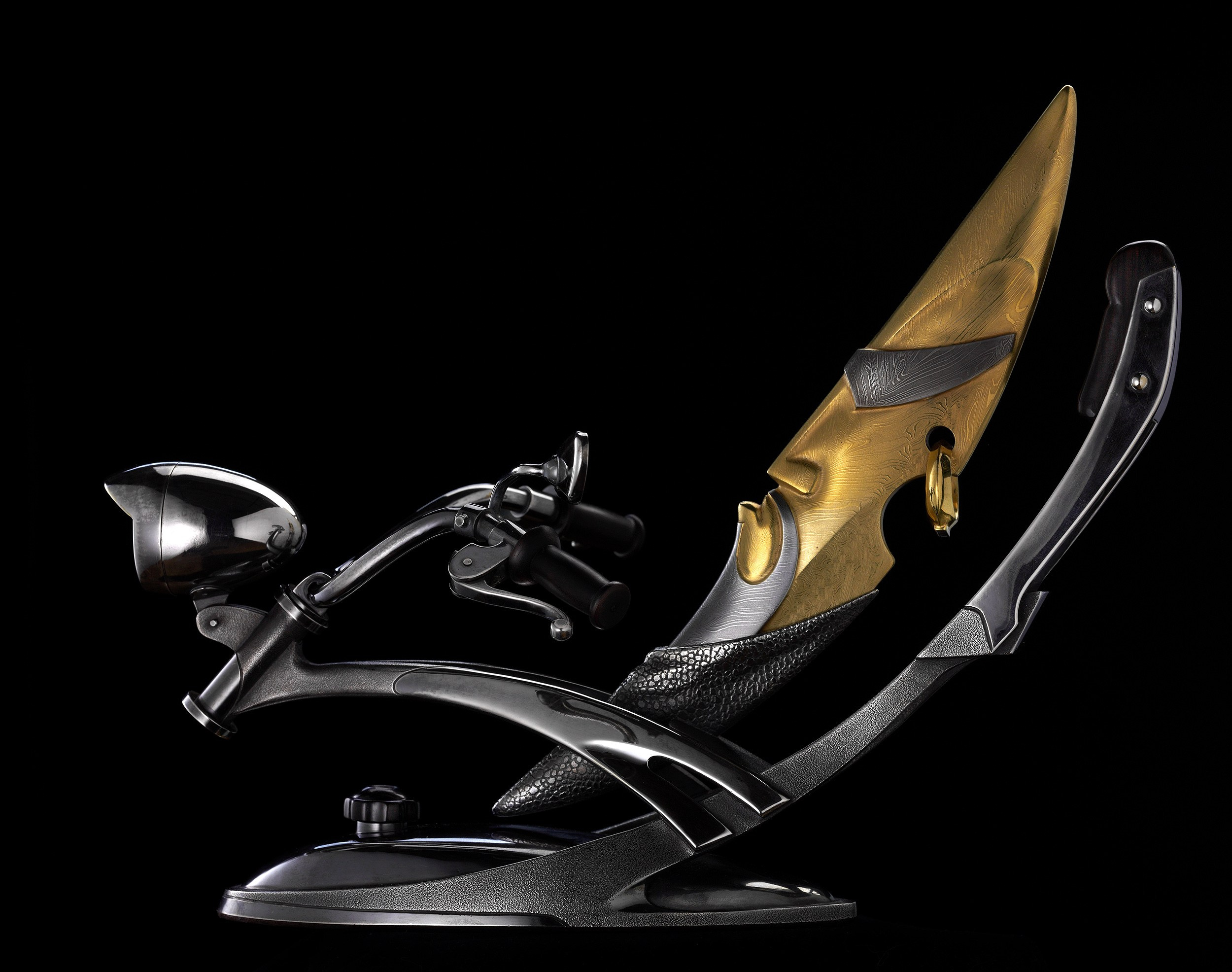 Изделия из драгоценных металлов. Предметная фотосъемка антиквариата, ювелирных украшений, камнерезных изделий, картин, предметов искусства и коллекционных предметов