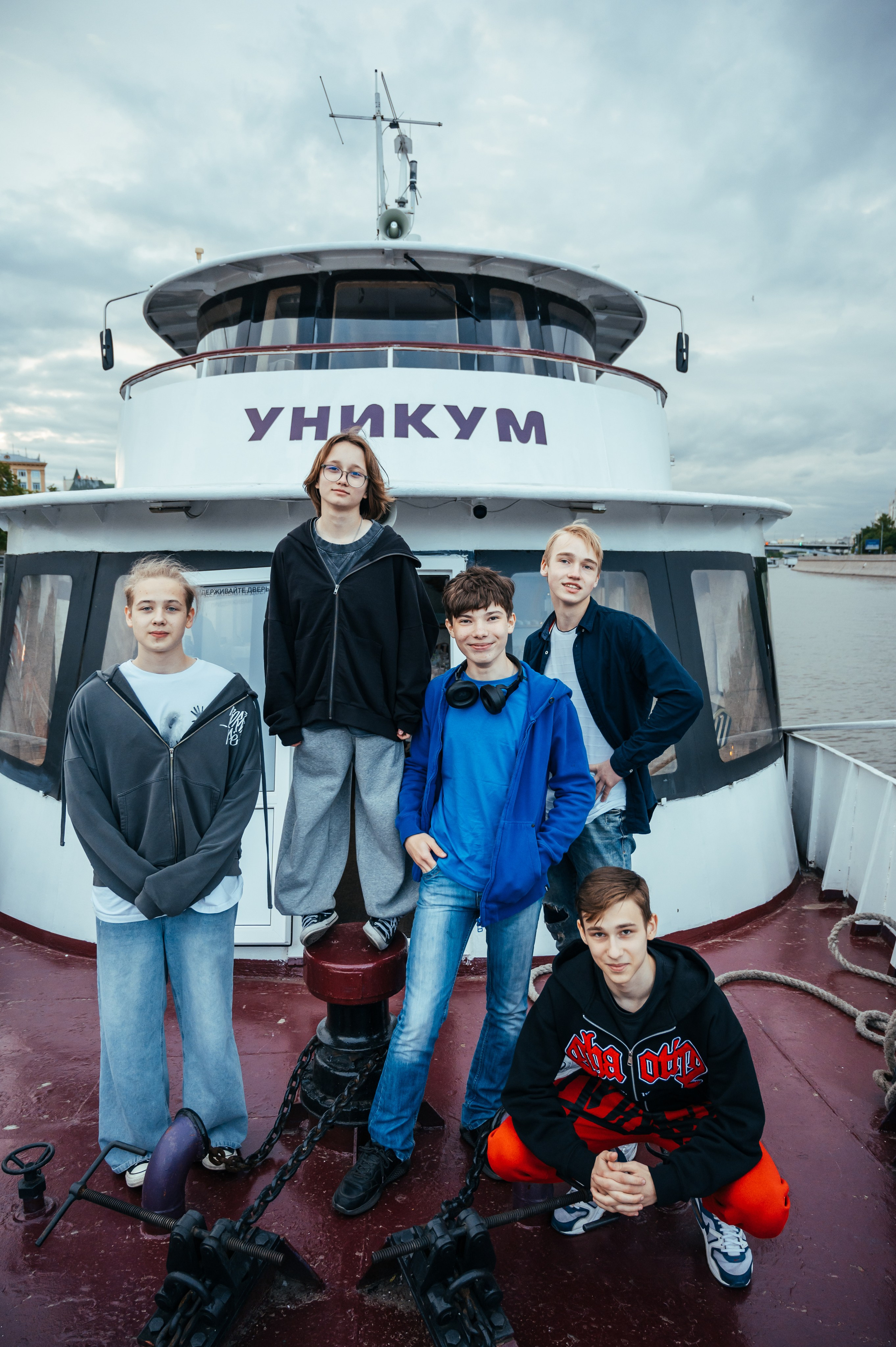 Последний звонок. Анастасия Петрович фотограф, фотокорреспондент в Москве и Санкт-Петербурге. Фотосъёмка репортажа, мероприятия, корпоративная съёмка, контент