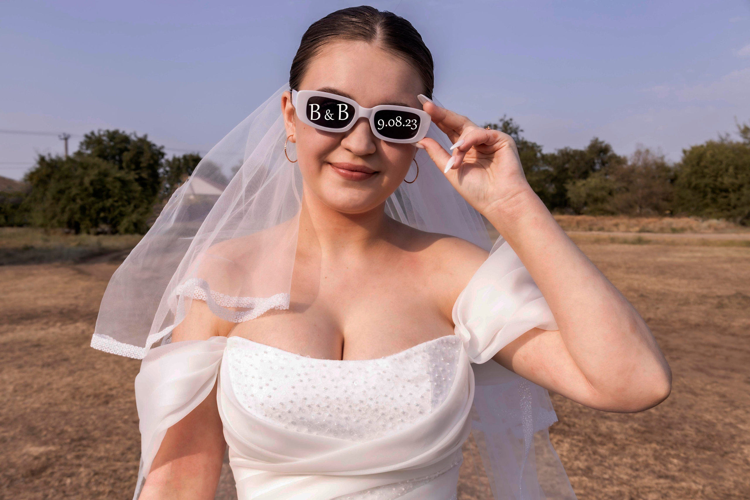 Виктор и Виктория. Даже около дома можно сделать шикарные свадебные фото. Свадебный фотограф ростовская область