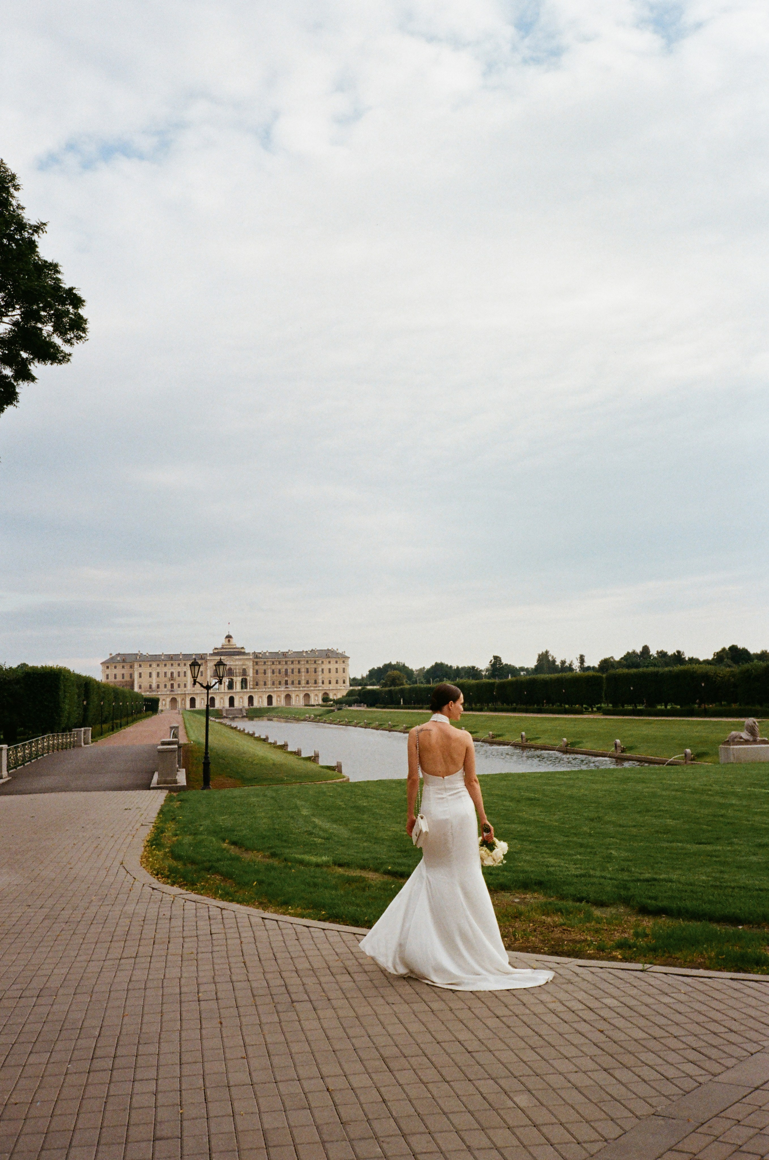 Свадебная фотосессия на пленку. Сестры Карабаза. Фотографы и ретушеры в Москве и Санкт-Петербурге