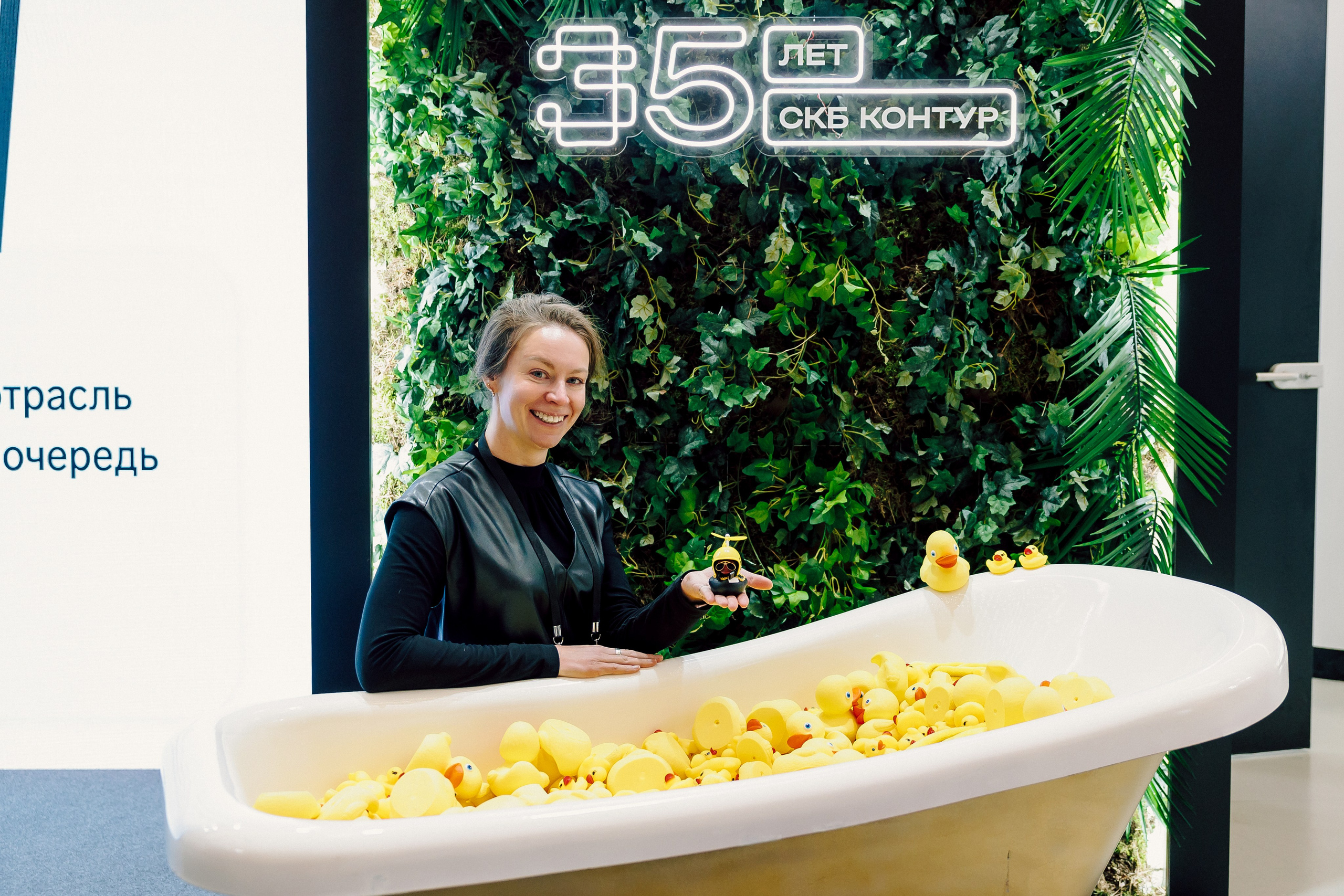 СКБ Контур — Форум будущего — Стенд. Лёшка Варзегов — фотограф