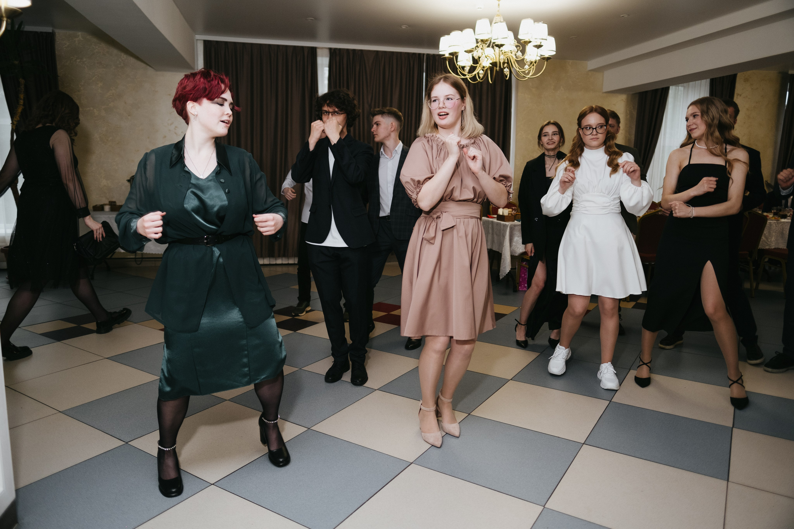 Выпускной 11 класс школы № 30. Свадебный и репортажной фотограф Денис Ожигин в Краснодаре и Краснодарском крае