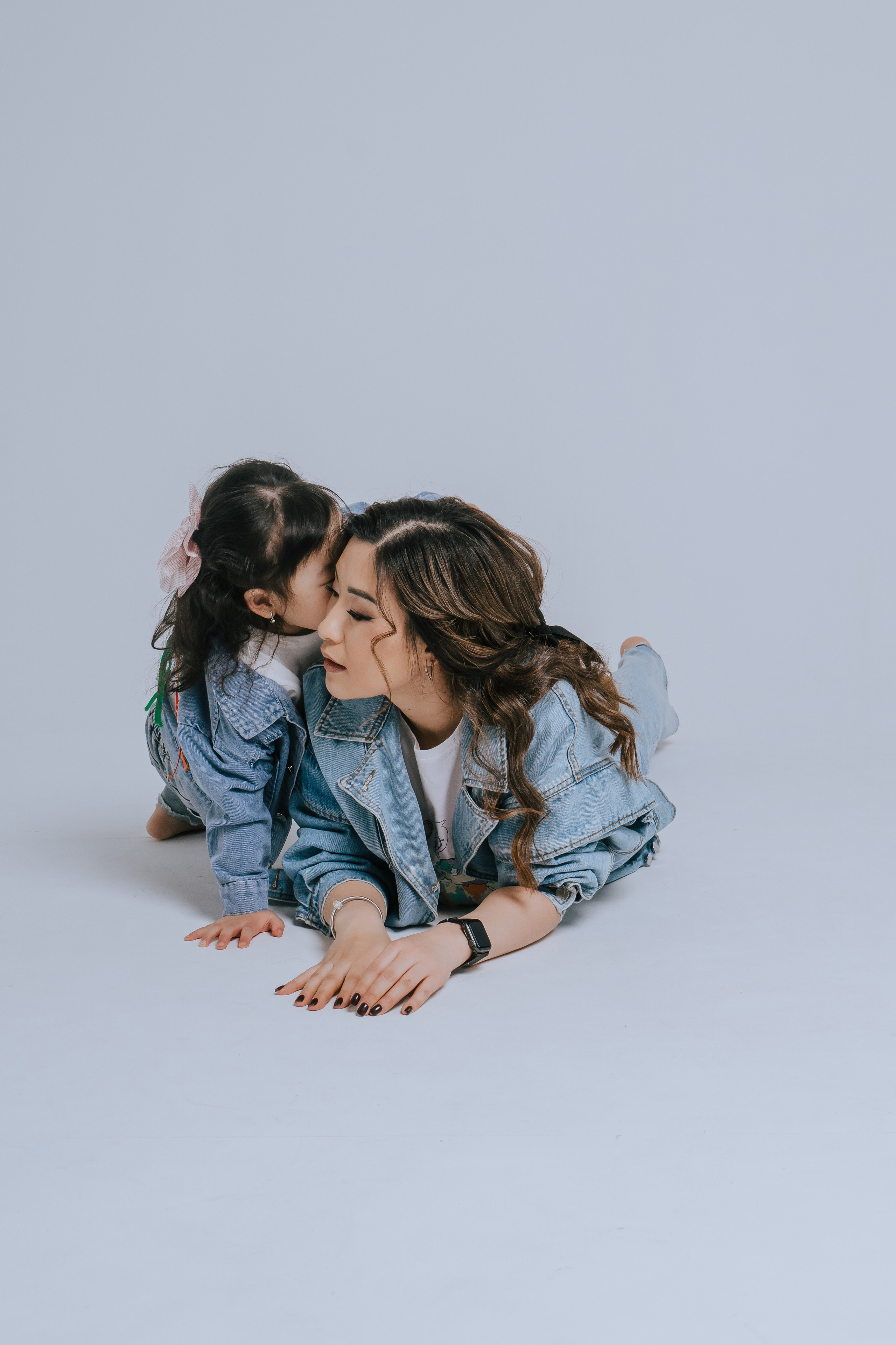 Ира и Аня. Фотограф Ярмишко Дарья. Выпускные фотокниги