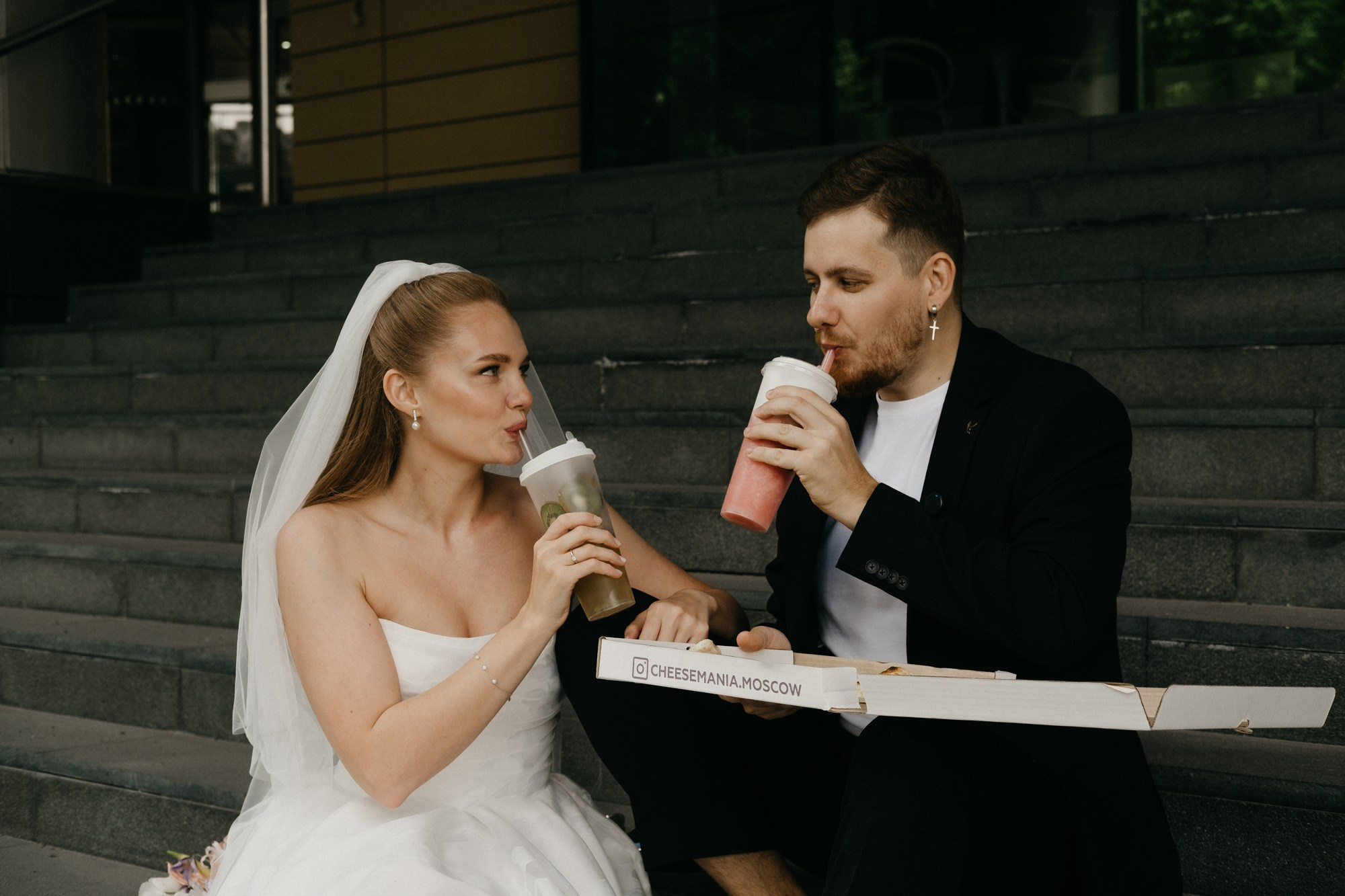 «ты красивый» — «нет, ты!». Свадебный фотограф Александра Тюлякова