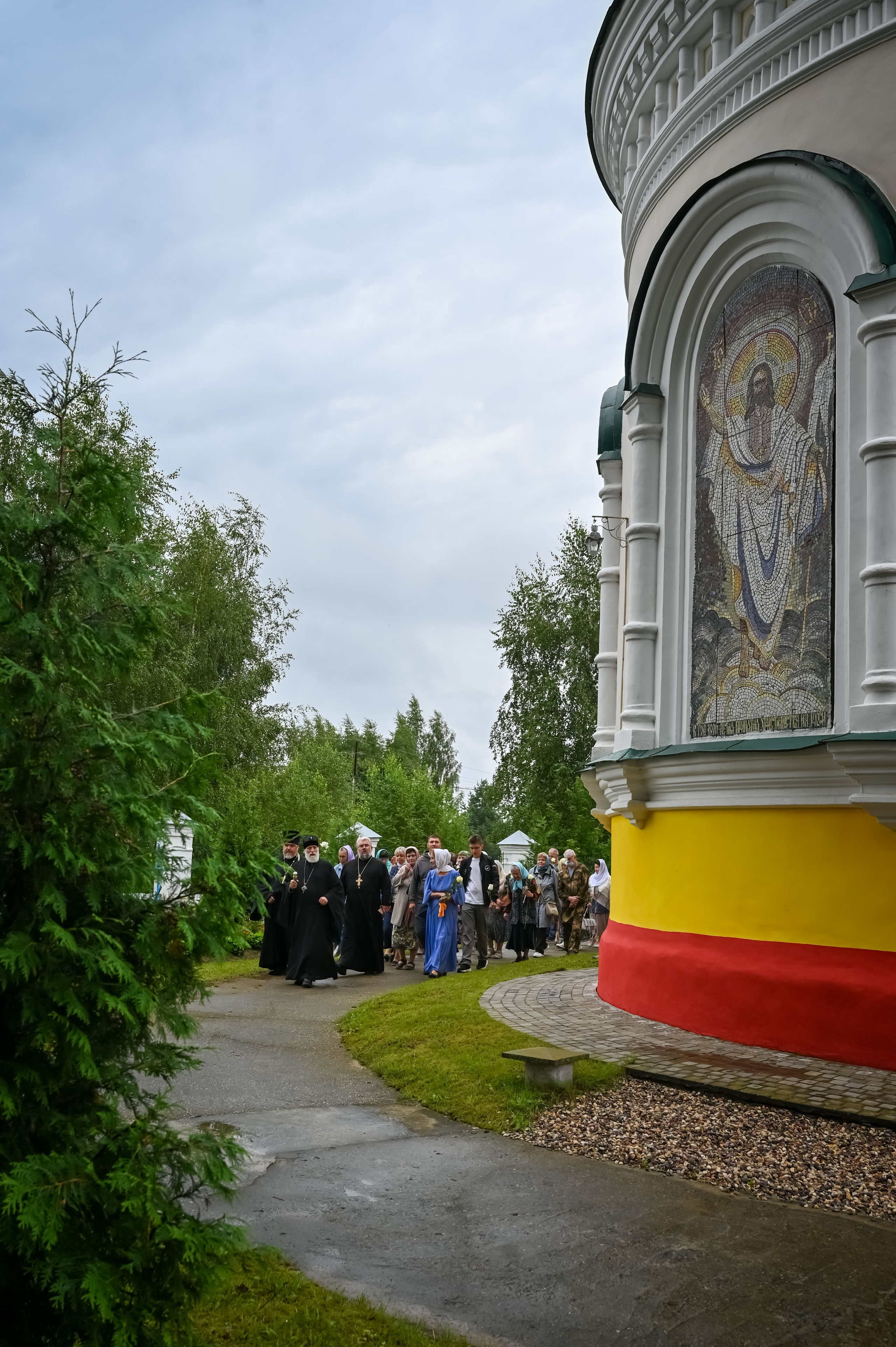 Митрополит Крутицкий Коломенский Павел в Георгиевском храме с. Ванилово. Семейный фотограф в г. Воскресенск Наталия Молева