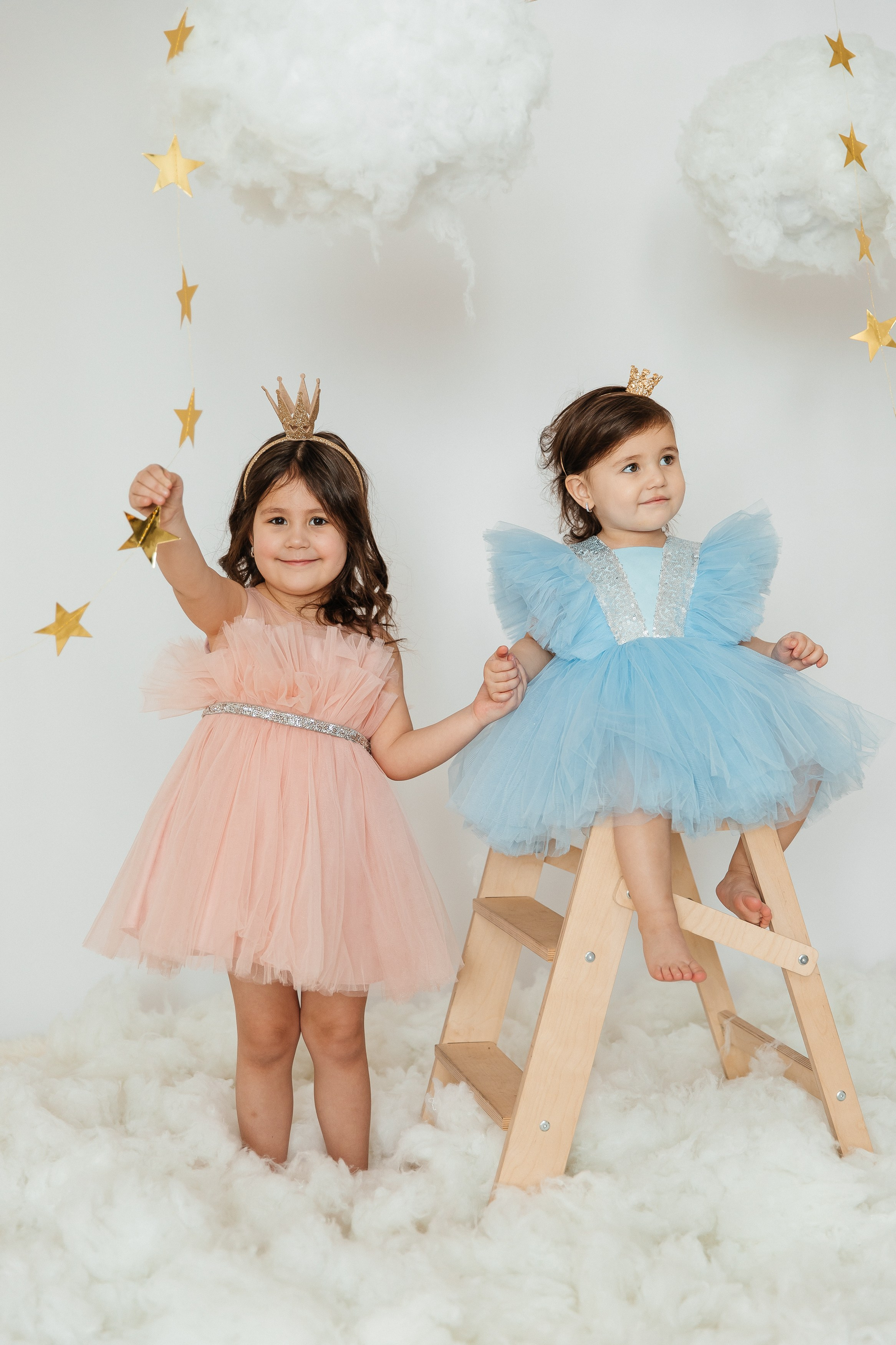 Маюша и Милаша в облаках. Воронистая Анастасия. Фотограф Якутия, Томпонский район