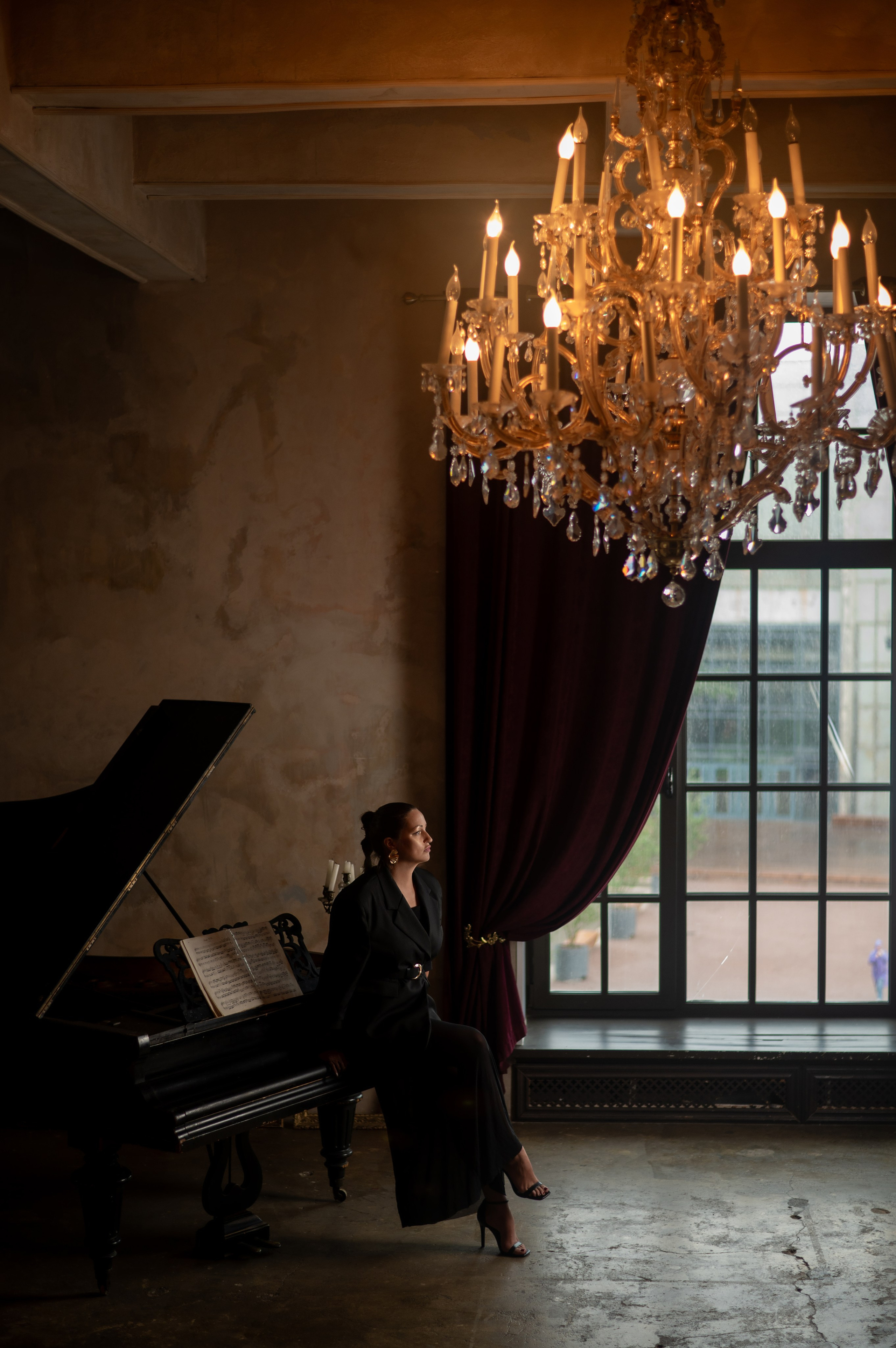 Стильная фотосессия в винтажном зале Питера. Женский фотограф Санкт-Петербург Александра Колий