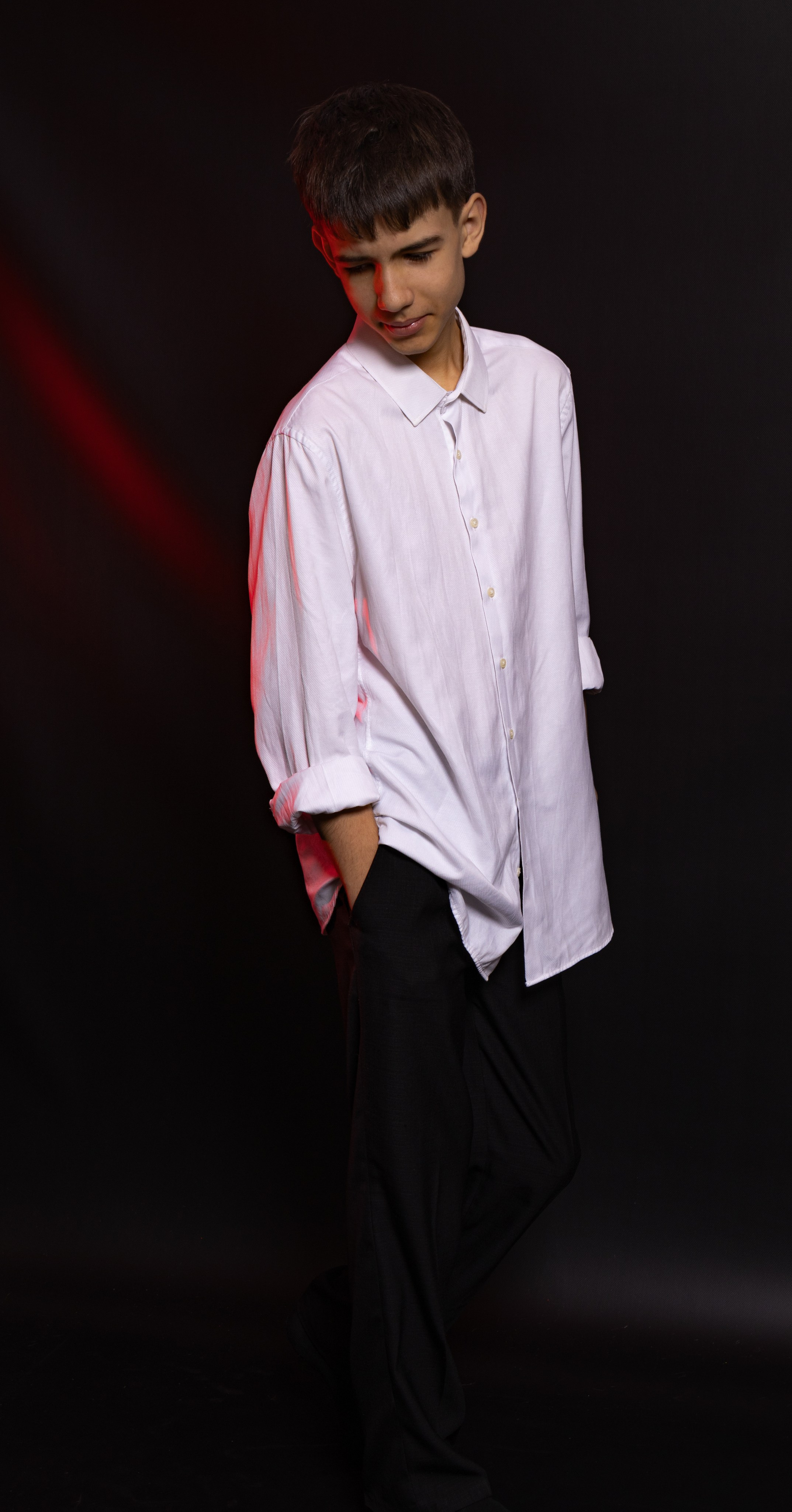 Мужской портрет. Я работаю в разных жанрах фотографии — от портретов до свадебной и семейной съёмки — в городе Междуреченске. Виктория Куреннова