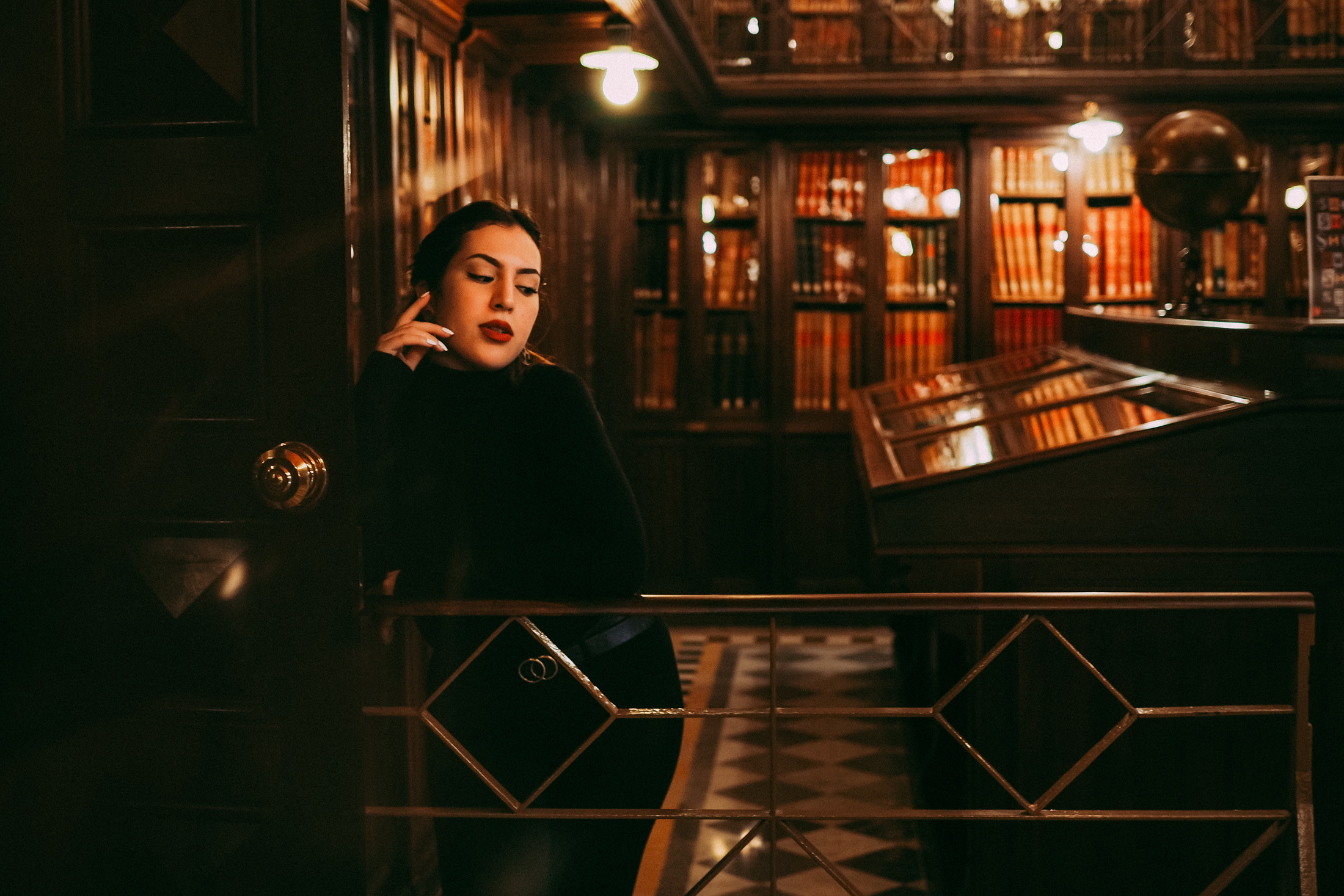 Sesión de fotos en la biblioteca de Barcelona. Фотограф в Барселоне Валиулова Ася