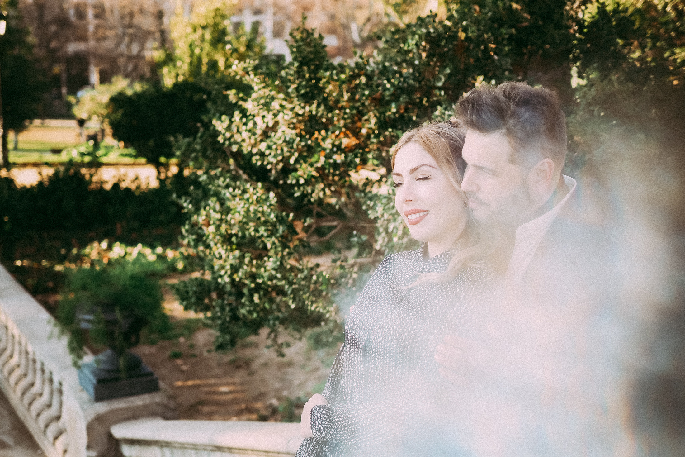 Sesión fotográfica romántica en un parque de Barcelona. Фотограф в Барселоне Валиулова Ася
