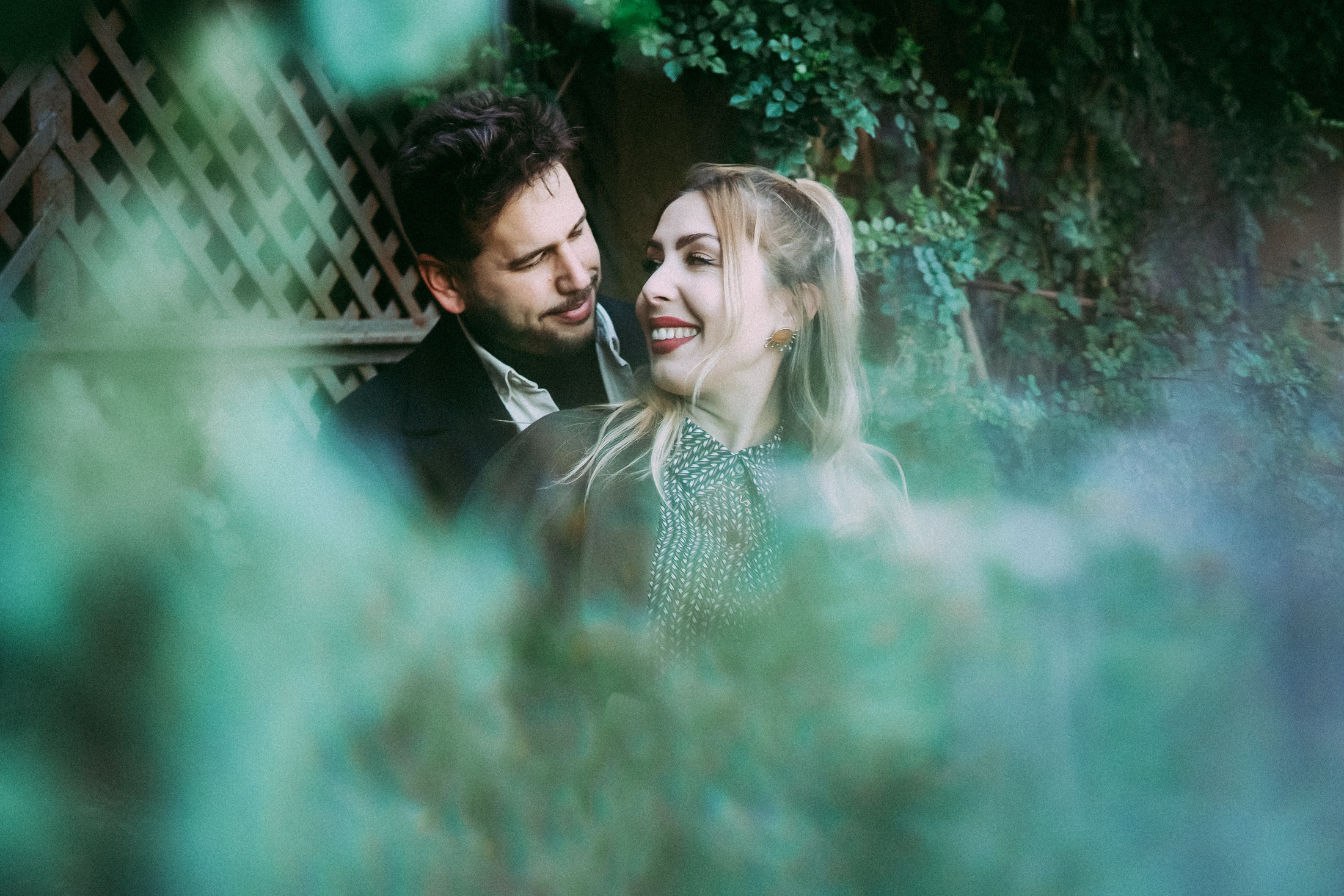 Sesión fotográfica romántica en un parque de Barcelona. Фотограф в Барселоне Валиулова Ася