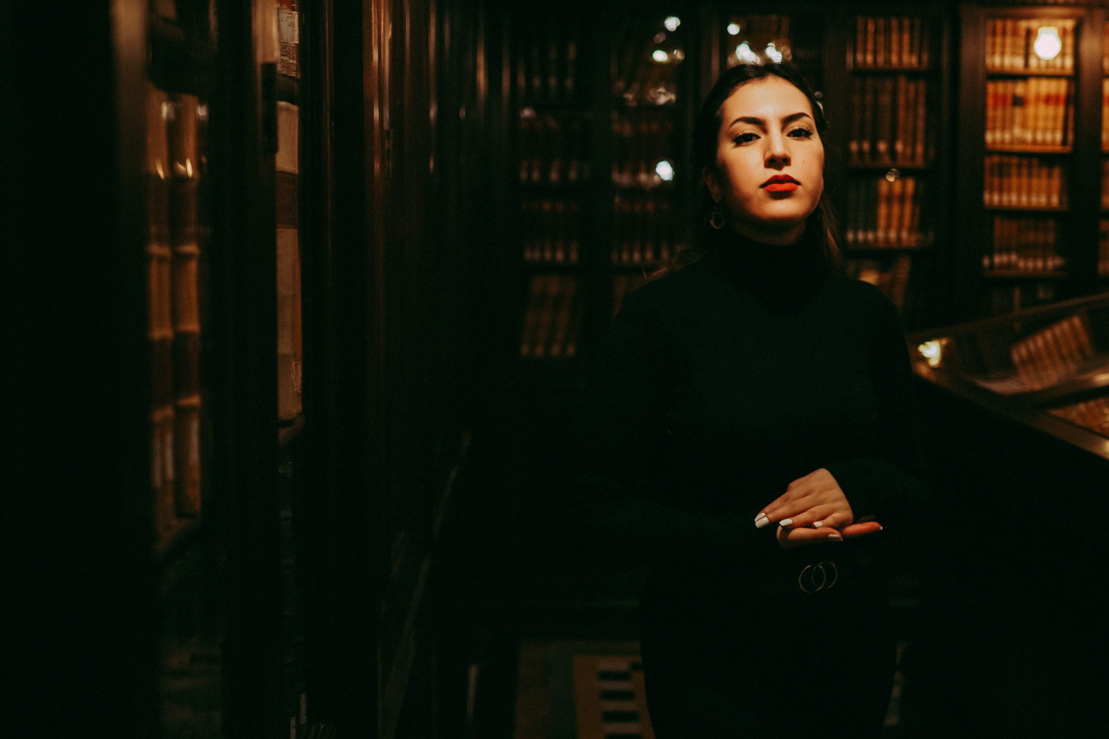 Sesión de fotos en la biblioteca de Barcelona. Фотограф в Барселоне Валиулова Ася