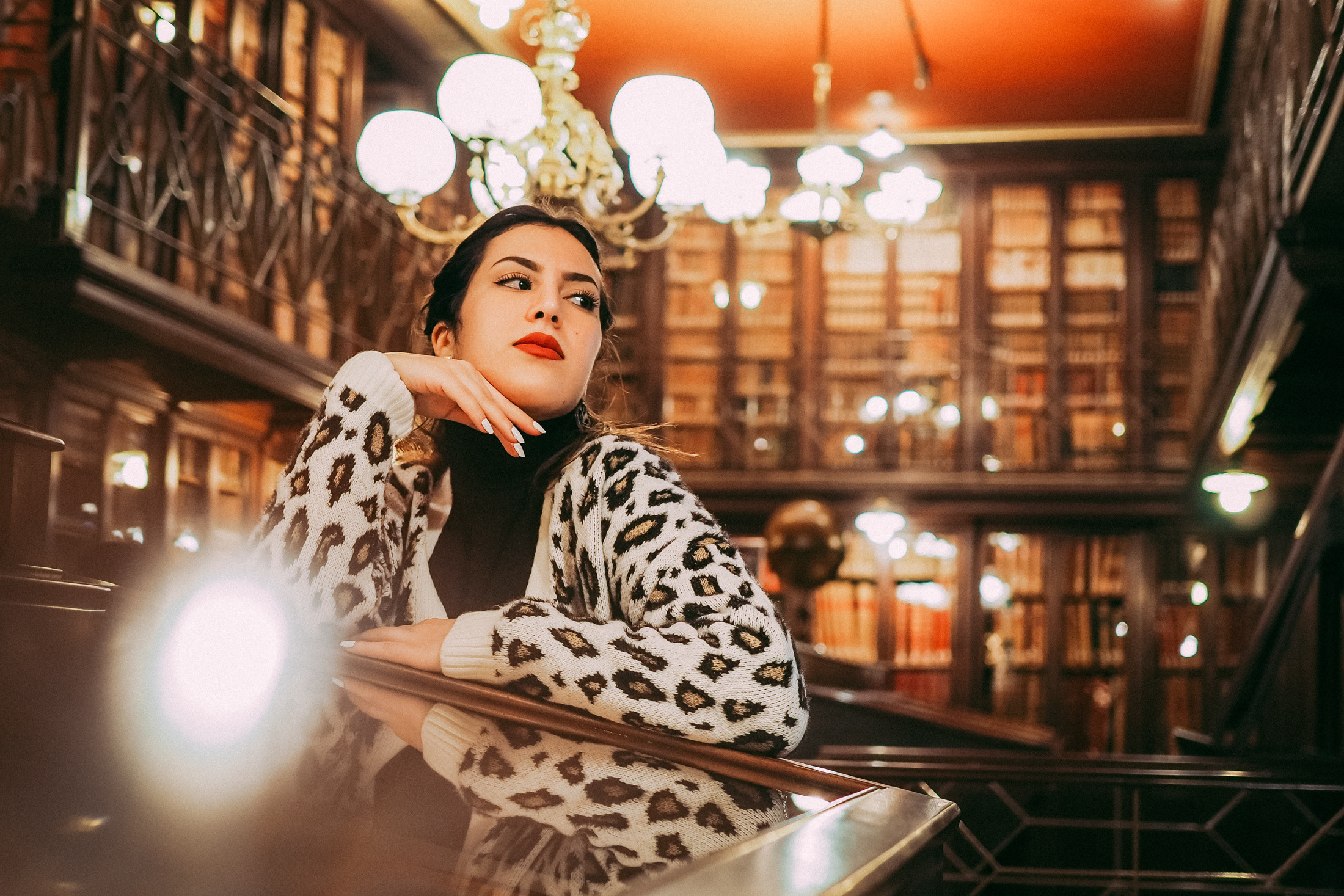 Sesión de fotos en la biblioteca de Barcelona. Фотограф в Барселоне Валиулова Ася