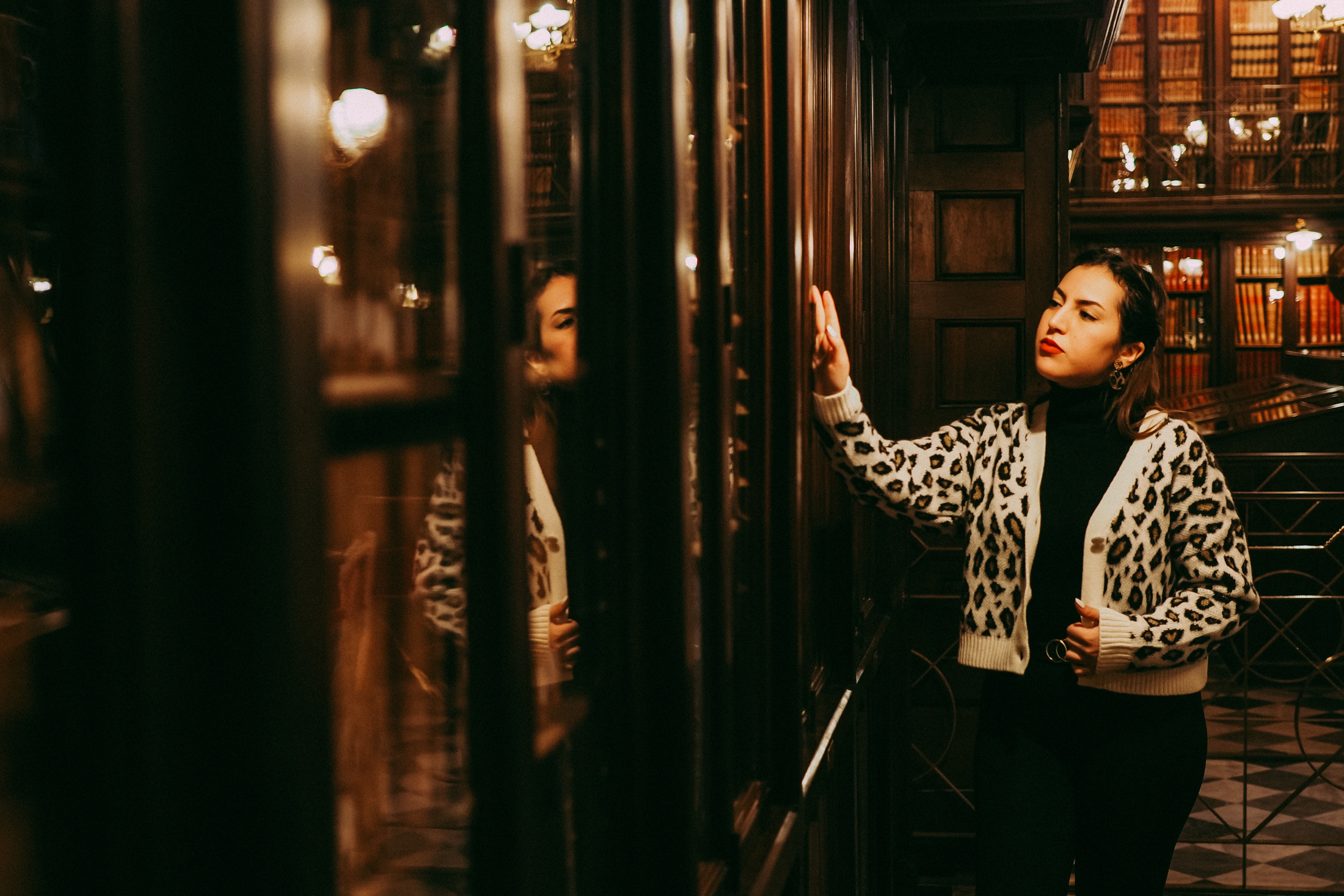 Sesión de fotos en la biblioteca de Barcelona. Фотограф в Барселоне Валиулова Ася