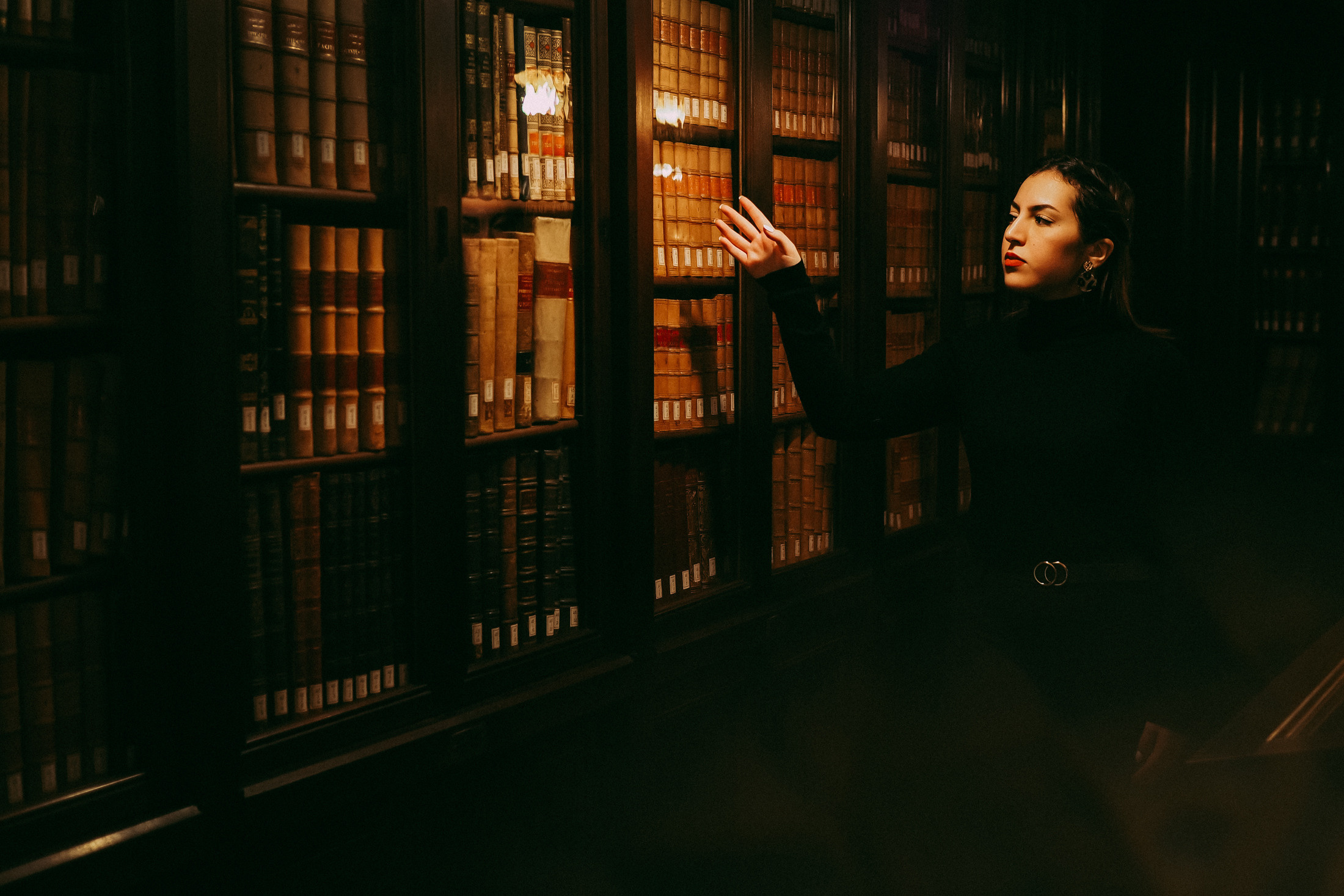 Sesión de fotos en la biblioteca de Barcelona. Фотограф в Барселоне Валиулова Ася