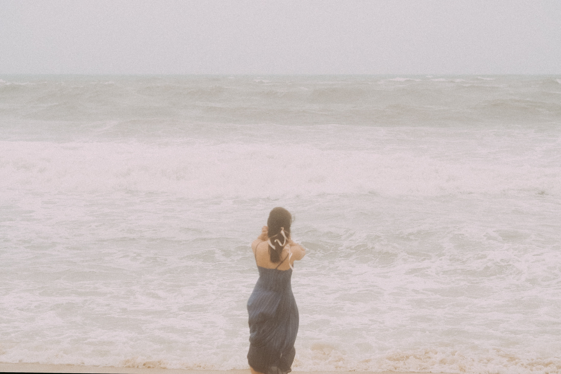 Море, шторм, девушка. Фотограф в Барселоне Валиулова Ася