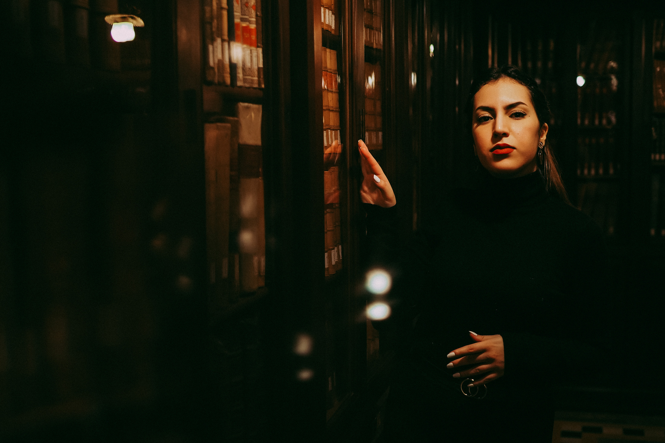 Sesión de fotos en la biblioteca de Barcelona. Фотограф в Барселоне Валиулова Ася