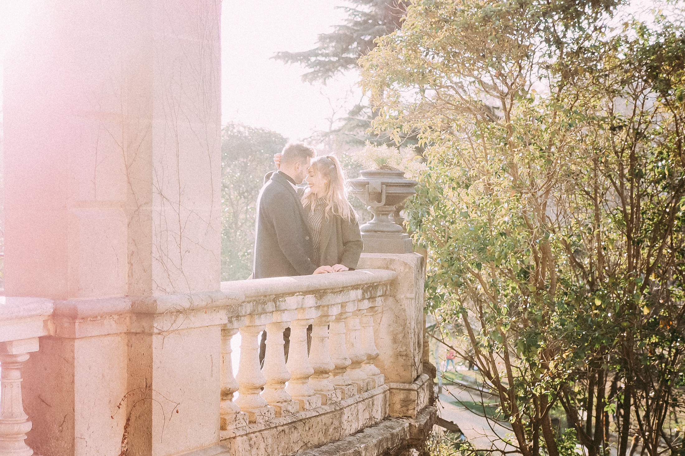 Sesión fotográfica romántica en un parque de Barcelona. Фотограф в Барселоне Валиулова Ася