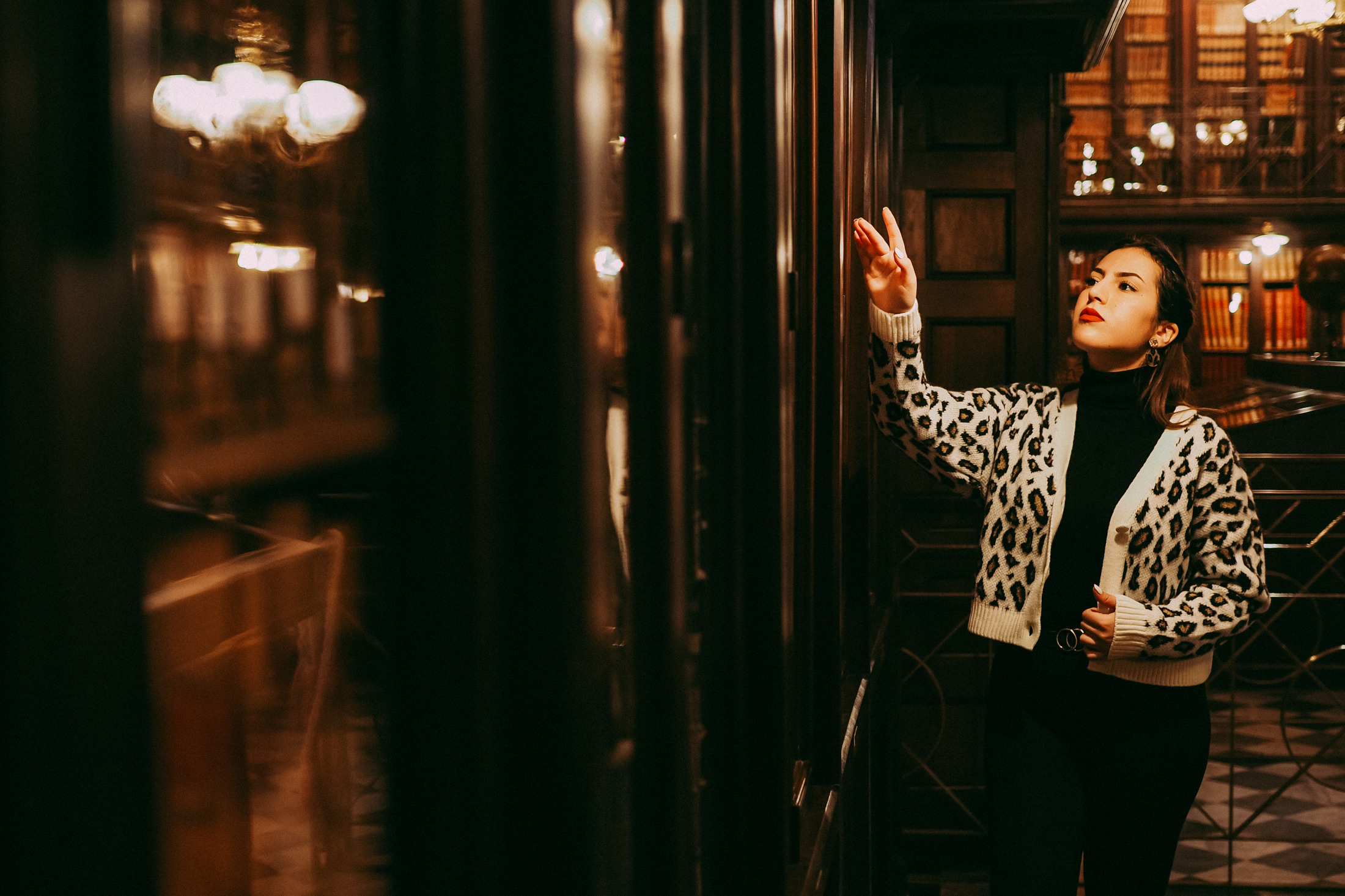 Sesión de fotos en la biblioteca de Barcelona. Фотограф в Барселоне Валиулова Ася