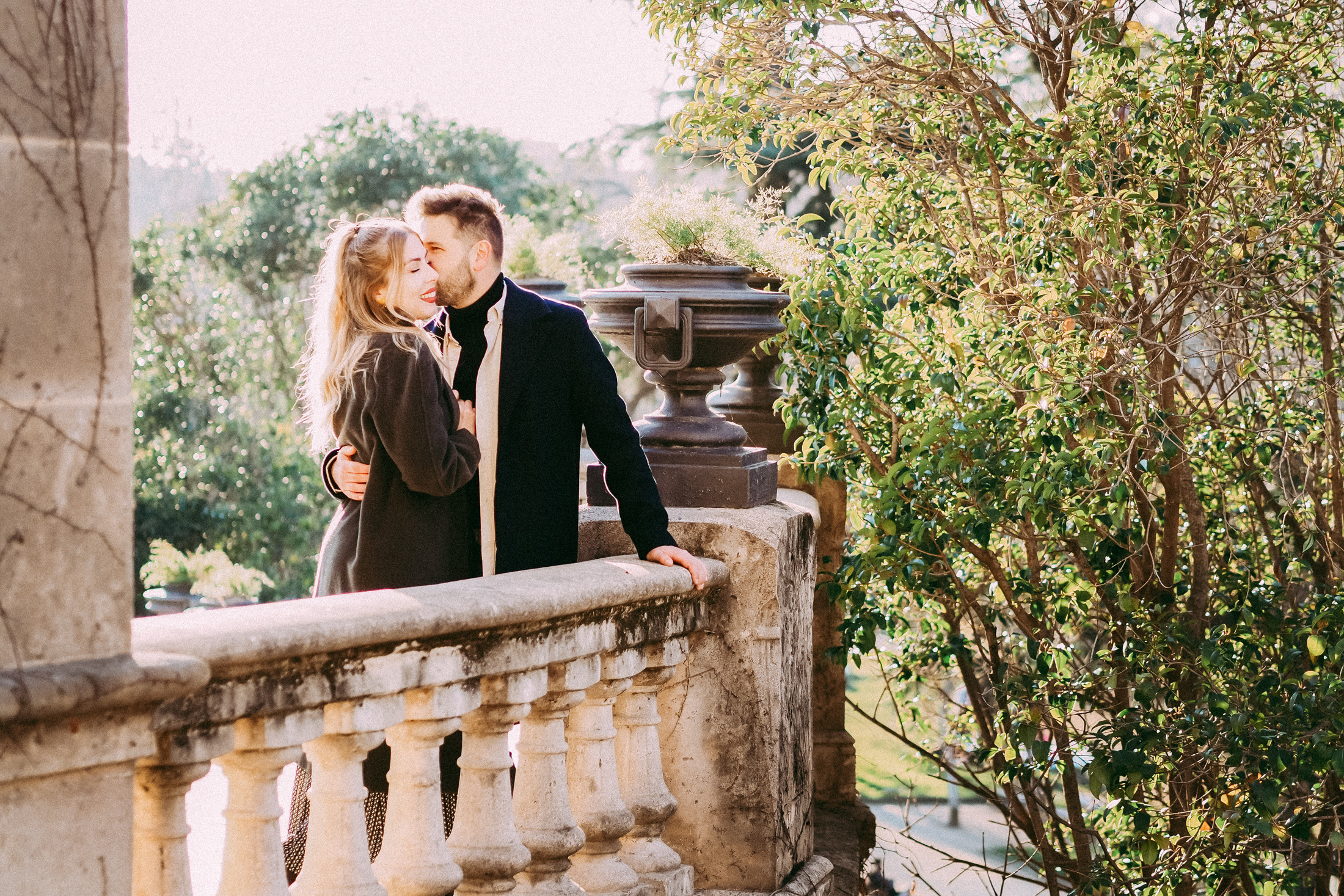Sesión fotográfica romántica en un parque de Barcelona. Фотограф в Барселоне Валиулова Ася