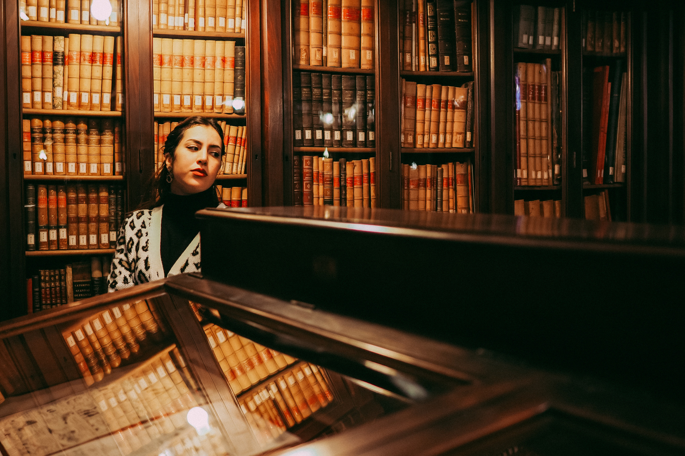 Sesión de fotos en la biblioteca de Barcelona. Фотограф в Барселоне Валиулова Ася