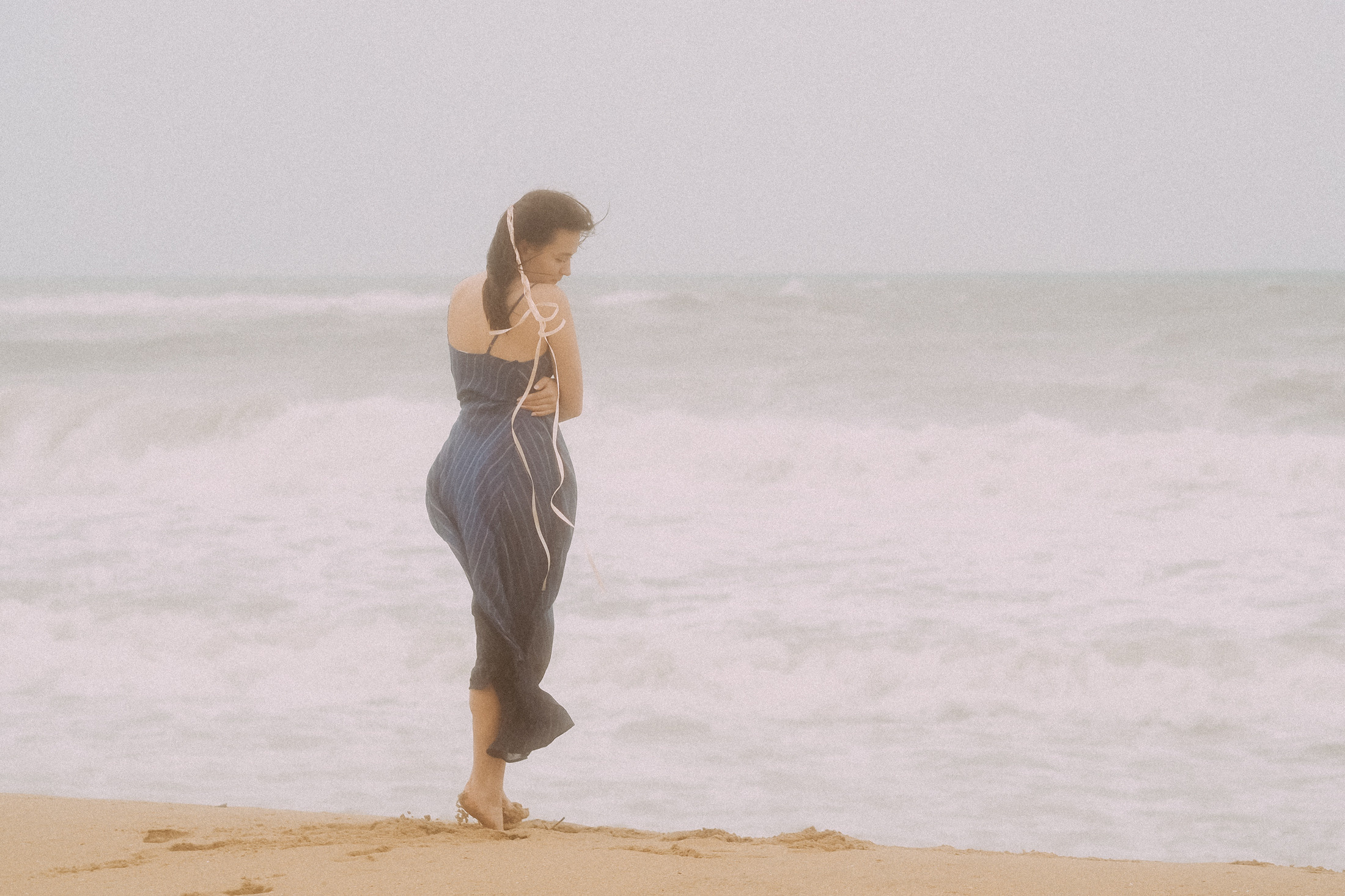 Море, шторм, девушка. Фотограф в Барселоне Валиулова Ася