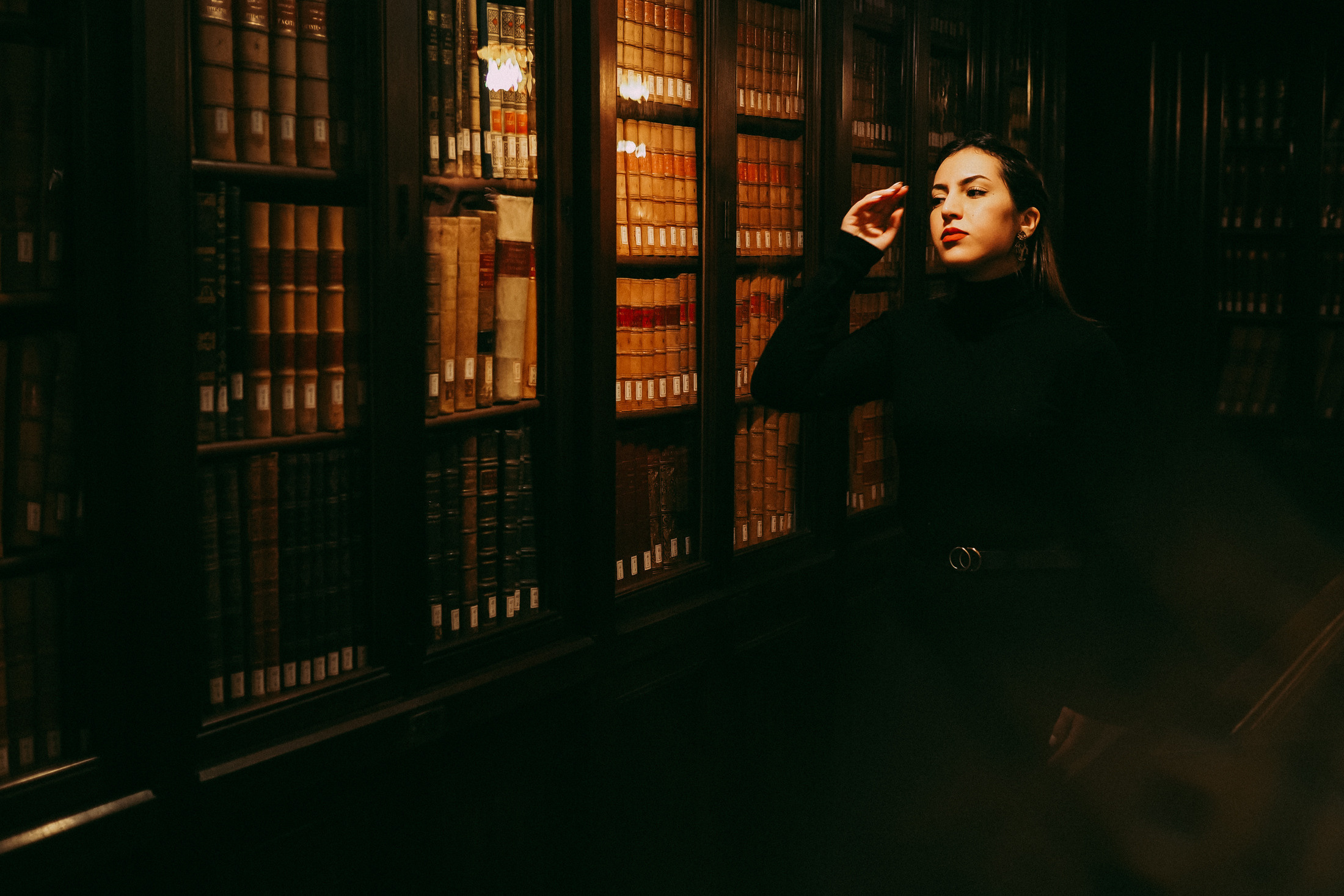 Sesión de fotos en la biblioteca de Barcelona. Фотограф в Барселоне Валиулова Ася