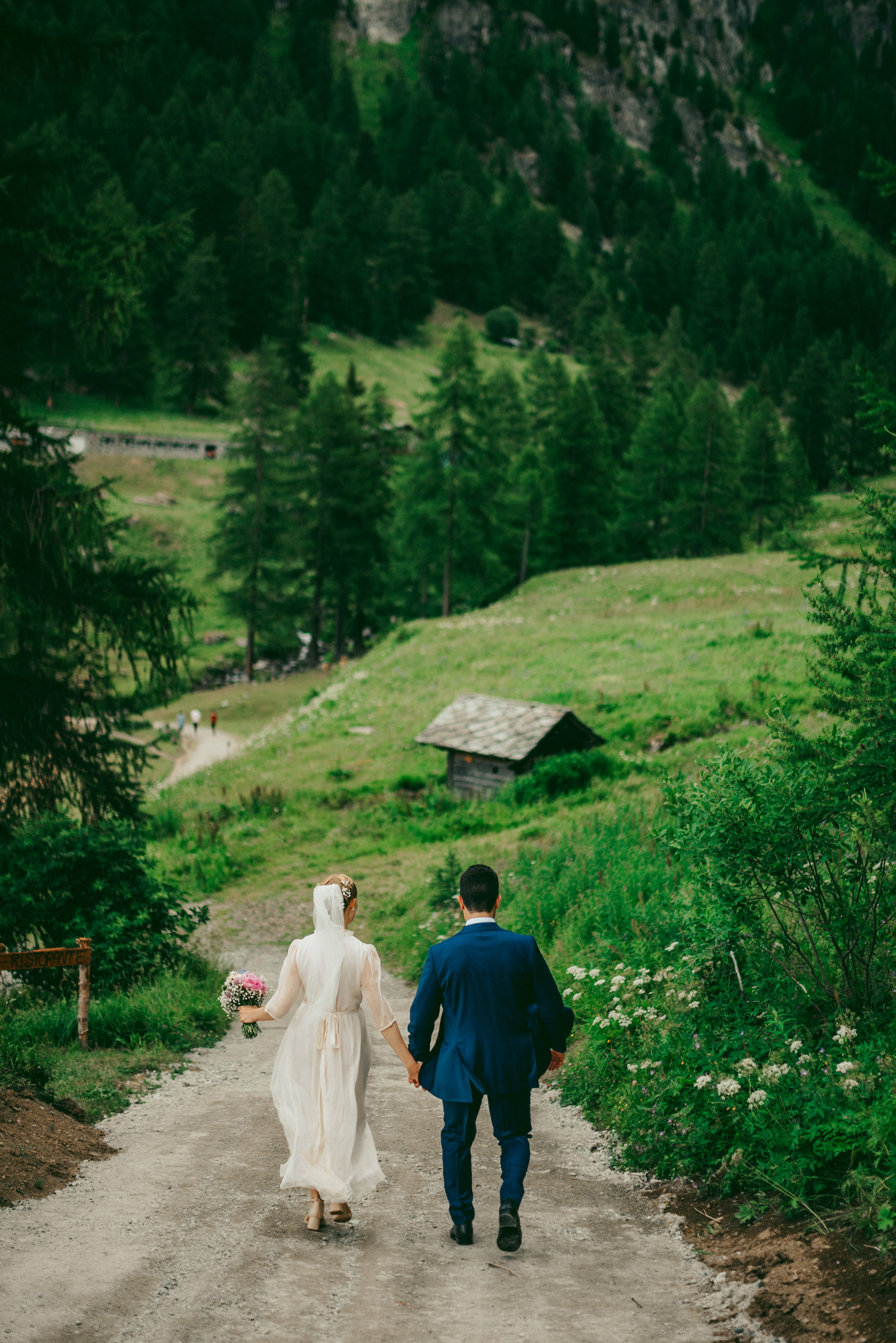 Wedding in the mountains. Photographer Vasilisa Gordeeva