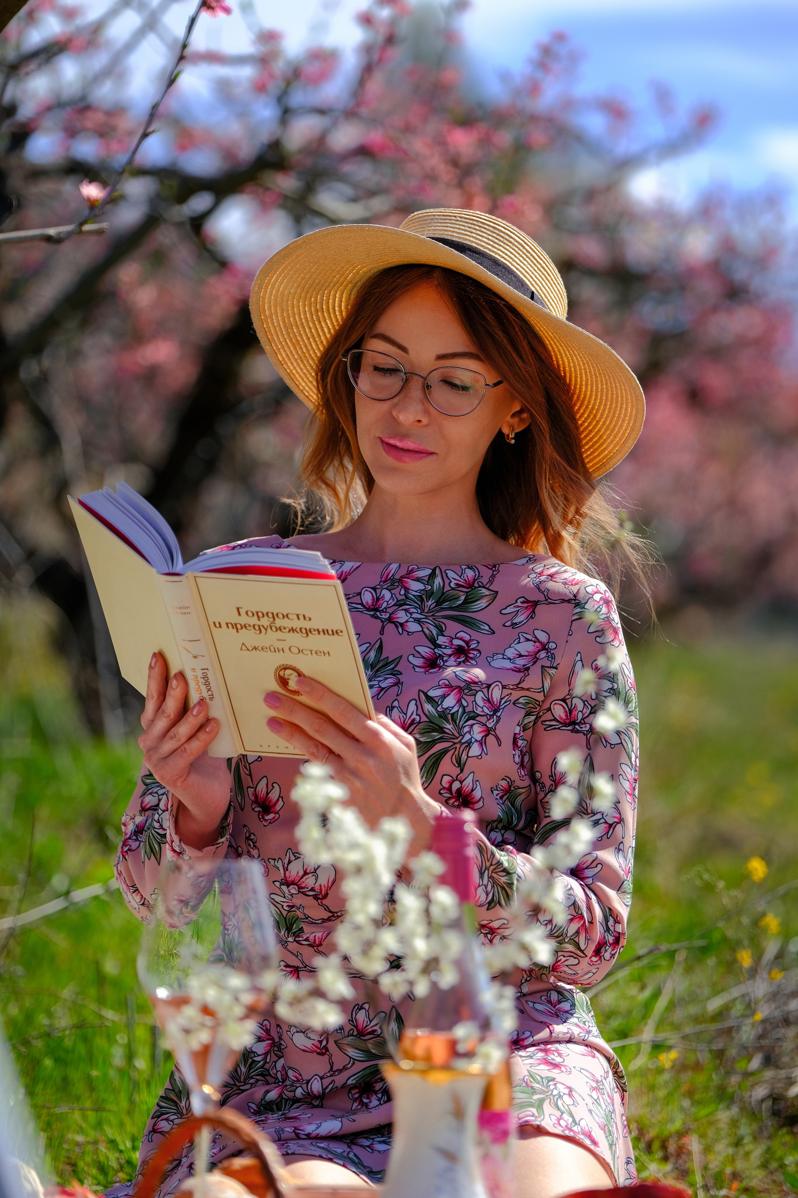 Фотосессия в садах: Персик, лаванда, мак, виноград, подсолнух, ромашка, сирень и др. Профессиональная фотосъемка в Крыму. Натуральные эмоции и живые кадры. Забронируйте дату прямо сейчас!