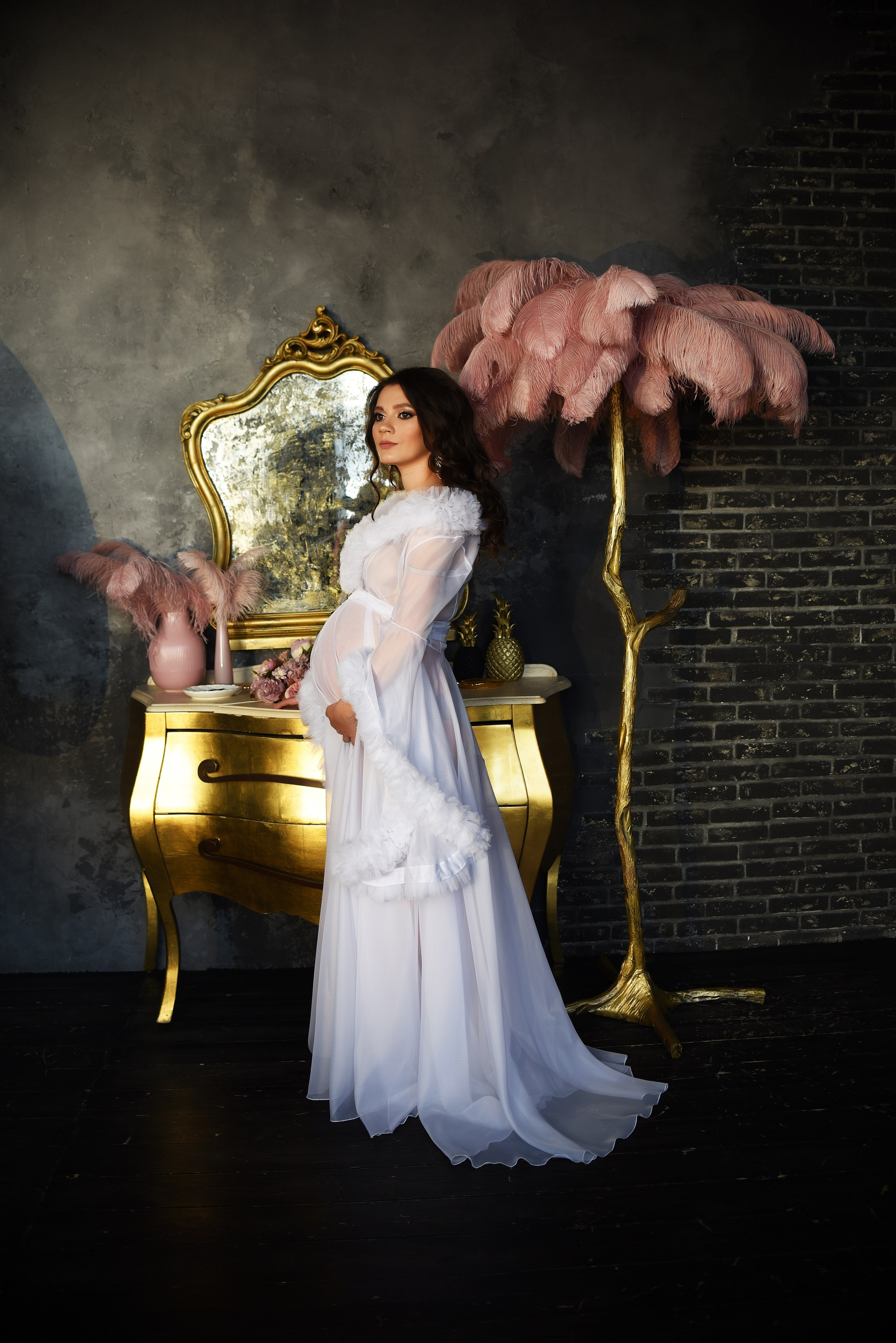 Фотосессия беременности студийная съемка. Свадебный, семейный, детский, контент фотограф в Омске Максим Ильин