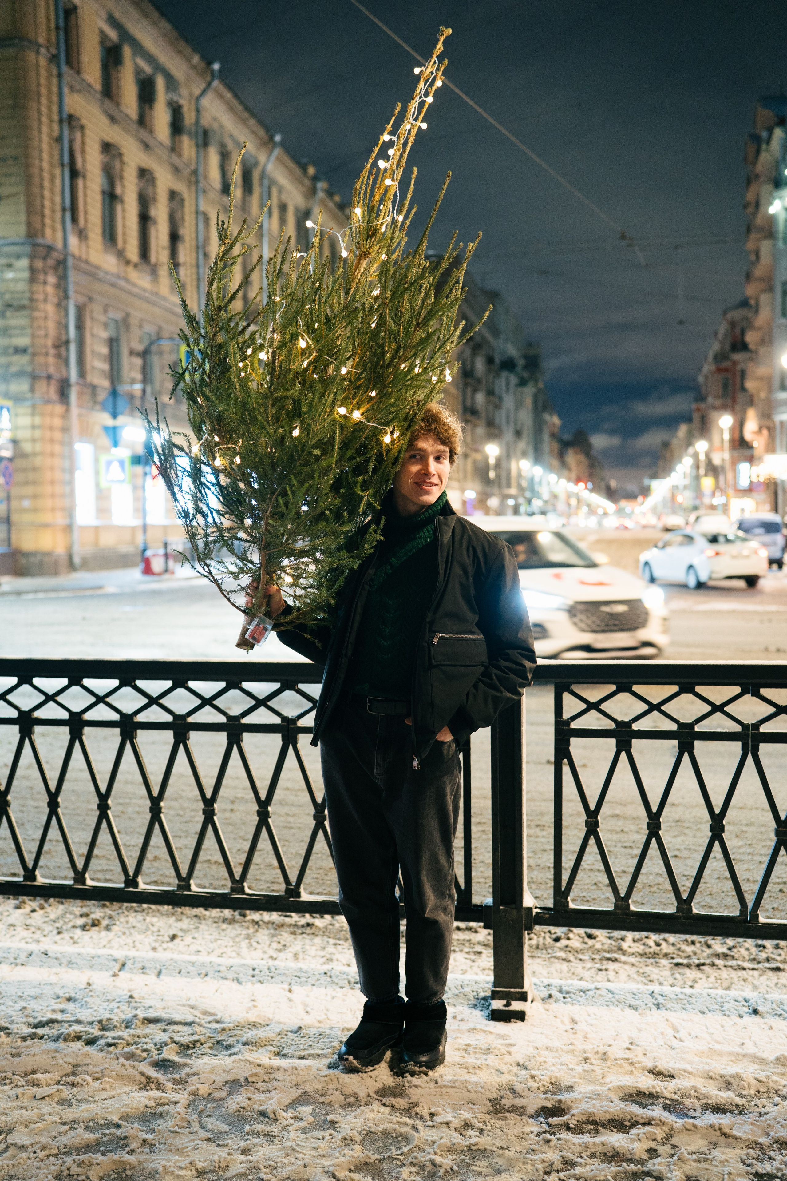 НОВОГОДНЯЯ ПРОГУЛКА ПАРЫ ПО ЧЕРНЫШЕВСКОЙ ПЕРЕД НОВЫМ ГОДОМ. Профессиональный фотограф, Санкт-Петербург — Виктория Богомолова