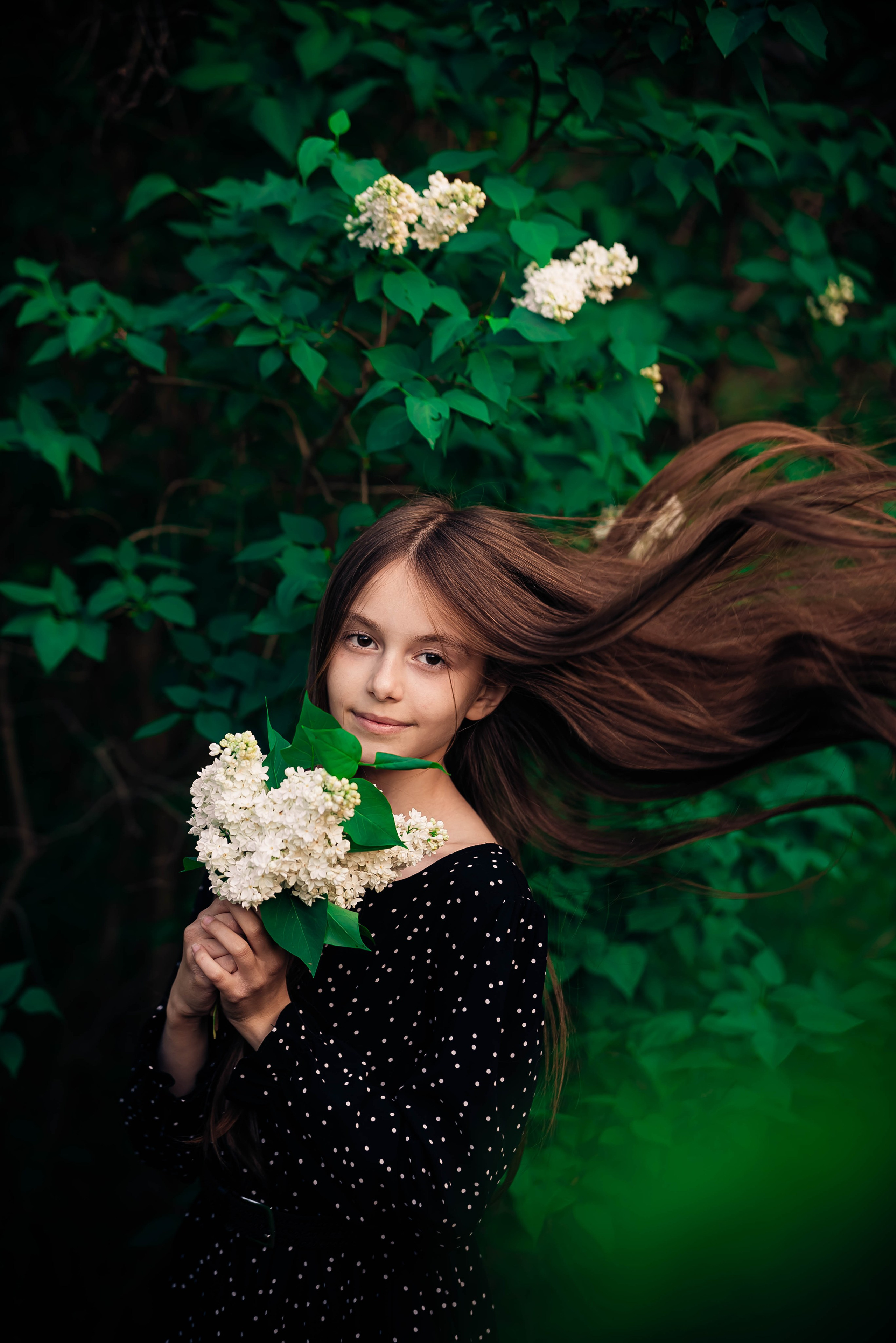 Анютка в сиреньке. Арт-фотограф Евгений Матвиенко