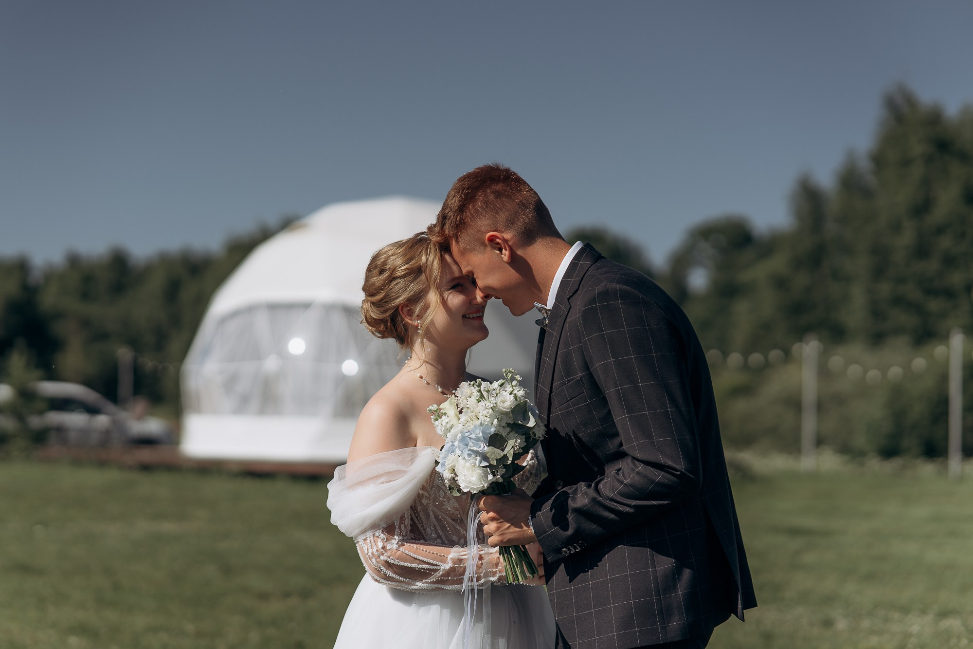 Свадебная фотосессия в глэмпинге. Свадебный и репортажный фотограф в Ярославле Евгений Сальников