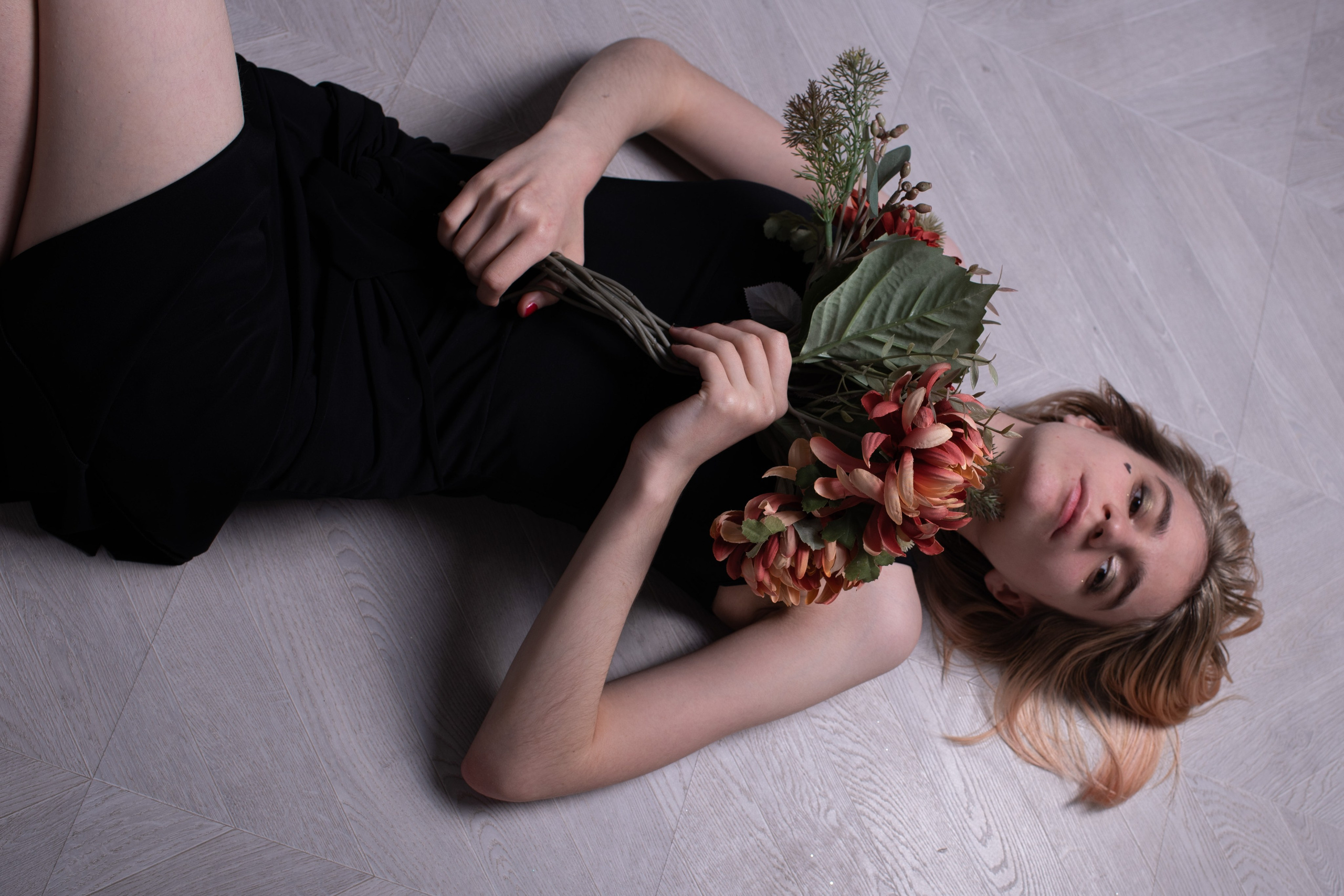  Когда я только училась фотографировать, Лиза — моя средняя дочь — часто была рядом. Мы не договаривались всерьёз. Просто я брала камеру, а она соглашалась.